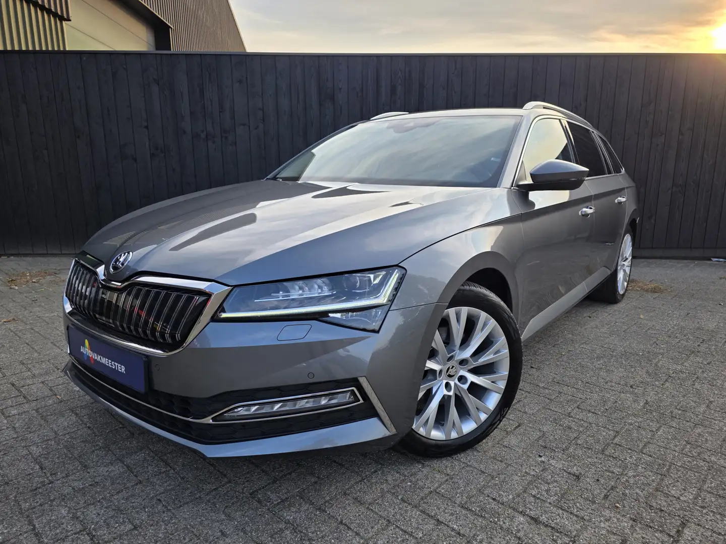 Skoda Superb Combi 1.4 TSI iV Business Edition Grijs - 1
