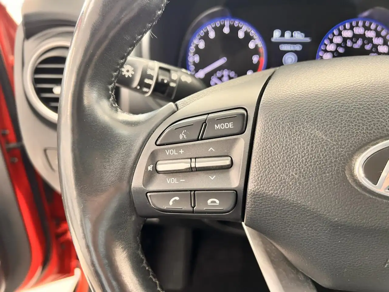 Hyundai KONA снимка Hyundai KONA