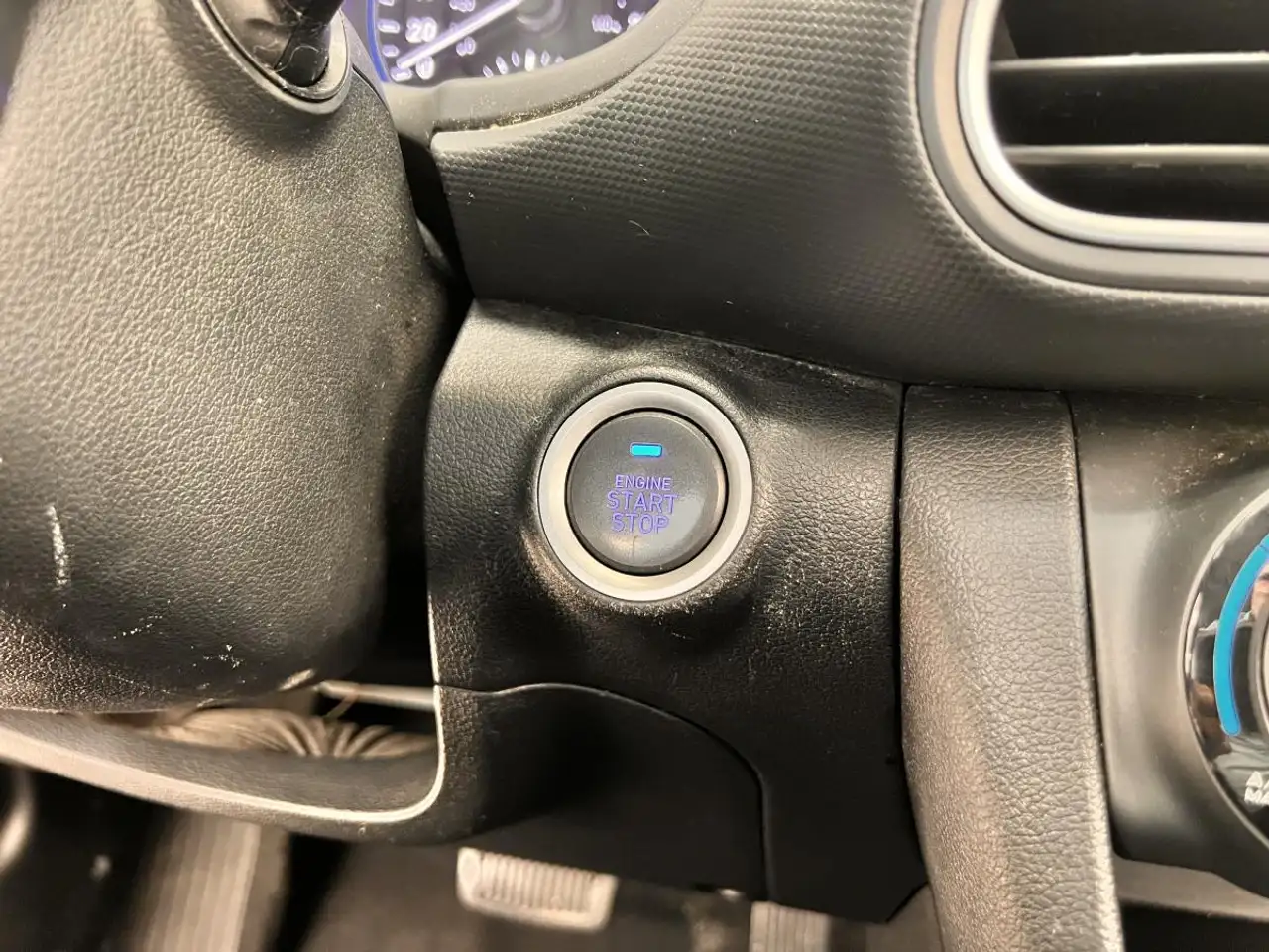 Hyundai KONA снимка Hyundai KONA