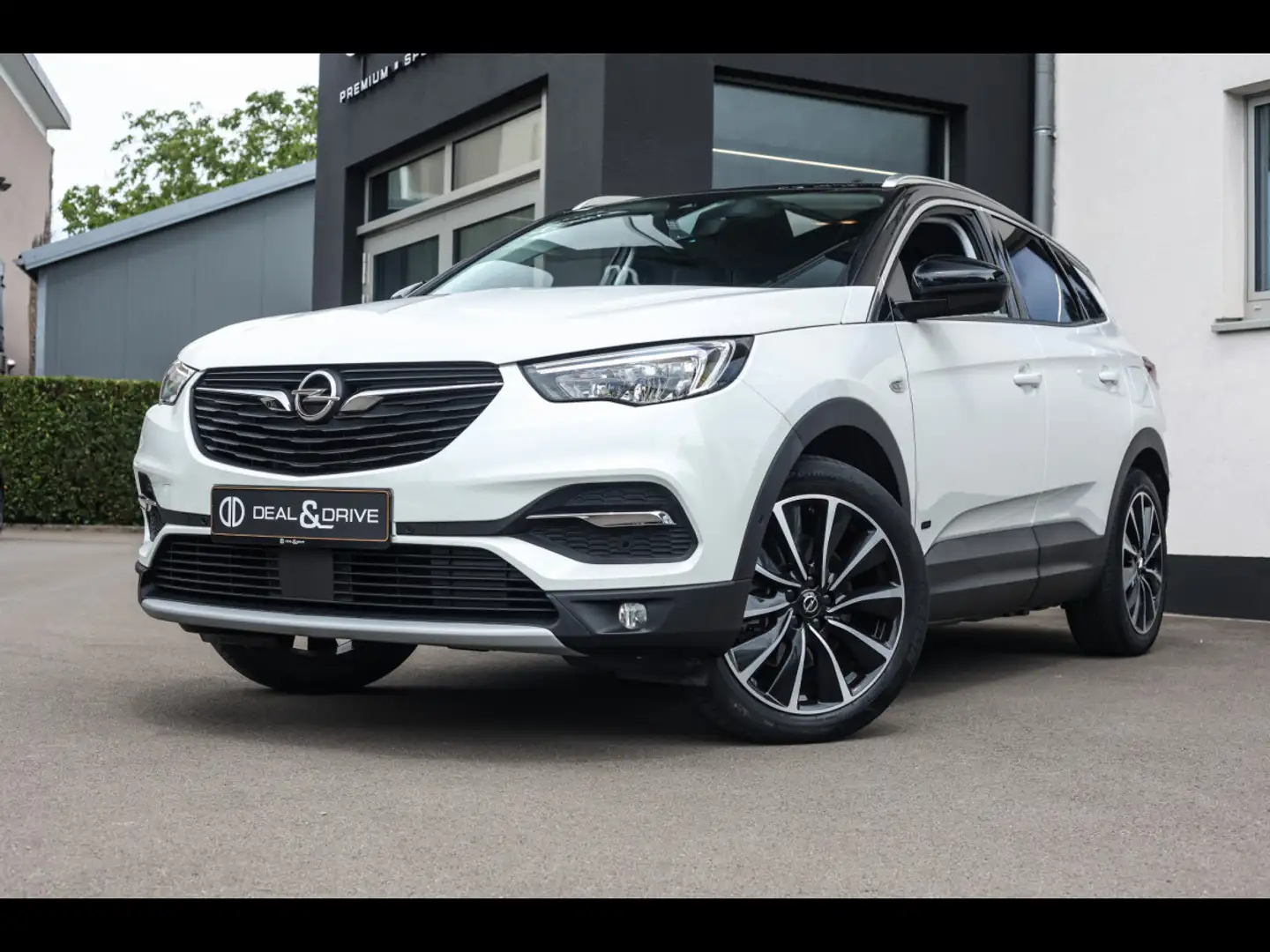 Opel Grandland X INNOVATION 1.6 TURBO HYBRID4 E-AT8°ACC°KAM°NAVI Blanc - 1