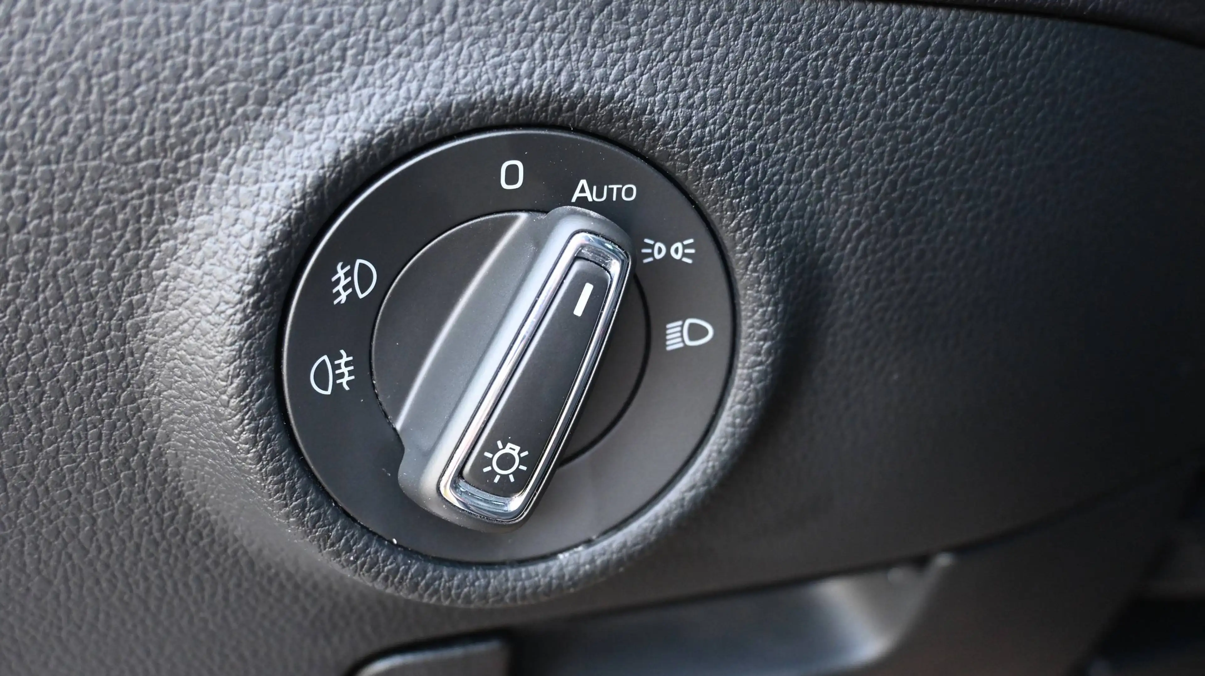 Skoda Superb Kombi 2,0 TDI Style / AHV / MATRIX / LEDER / — photo 15