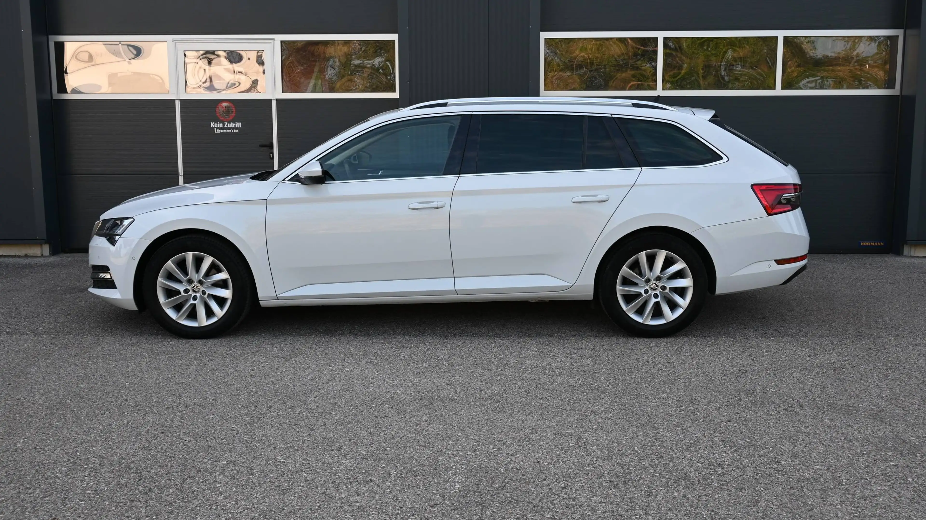 Skoda Superb Kombi 2,0 TDI Style / AHV / MATRIX / LEDER / — photo 4