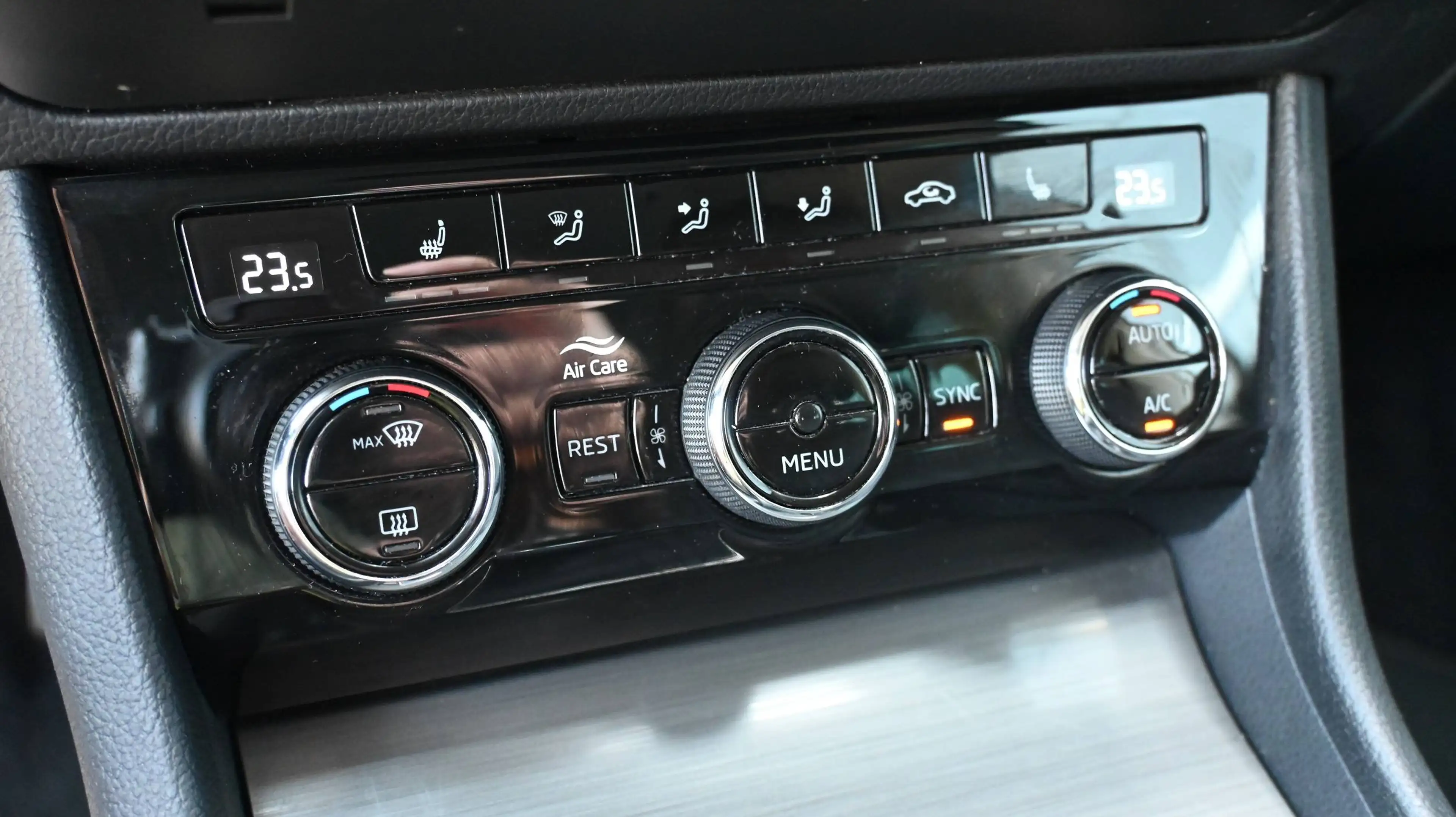 Skoda Superb Kombi 2,0 TDI Style / AHV / MATRIX / LEDER / — photo 10