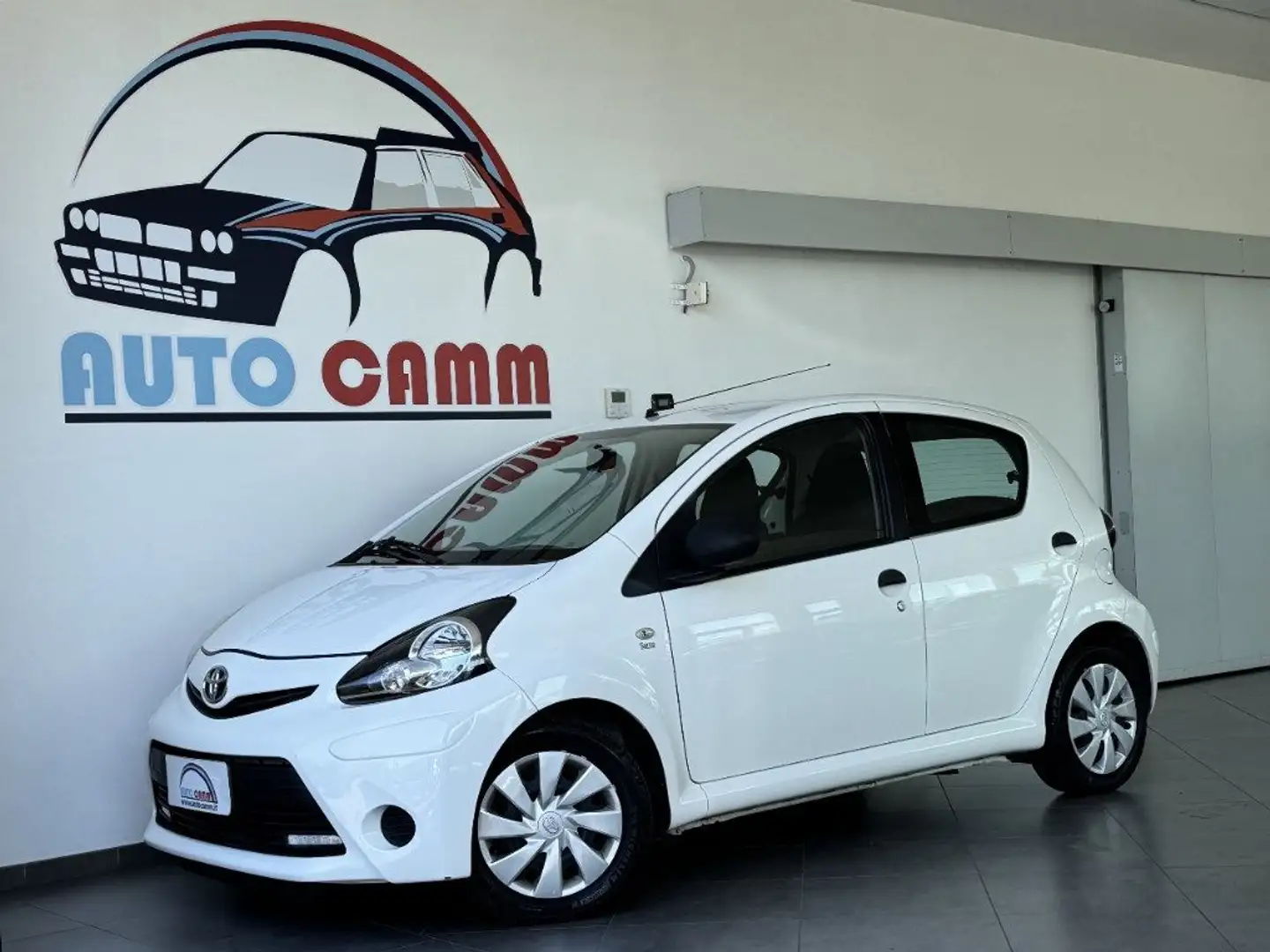 Toyota Aygo 1.0 12V VVT-i 5 porte Lounge Connect Wit - 1