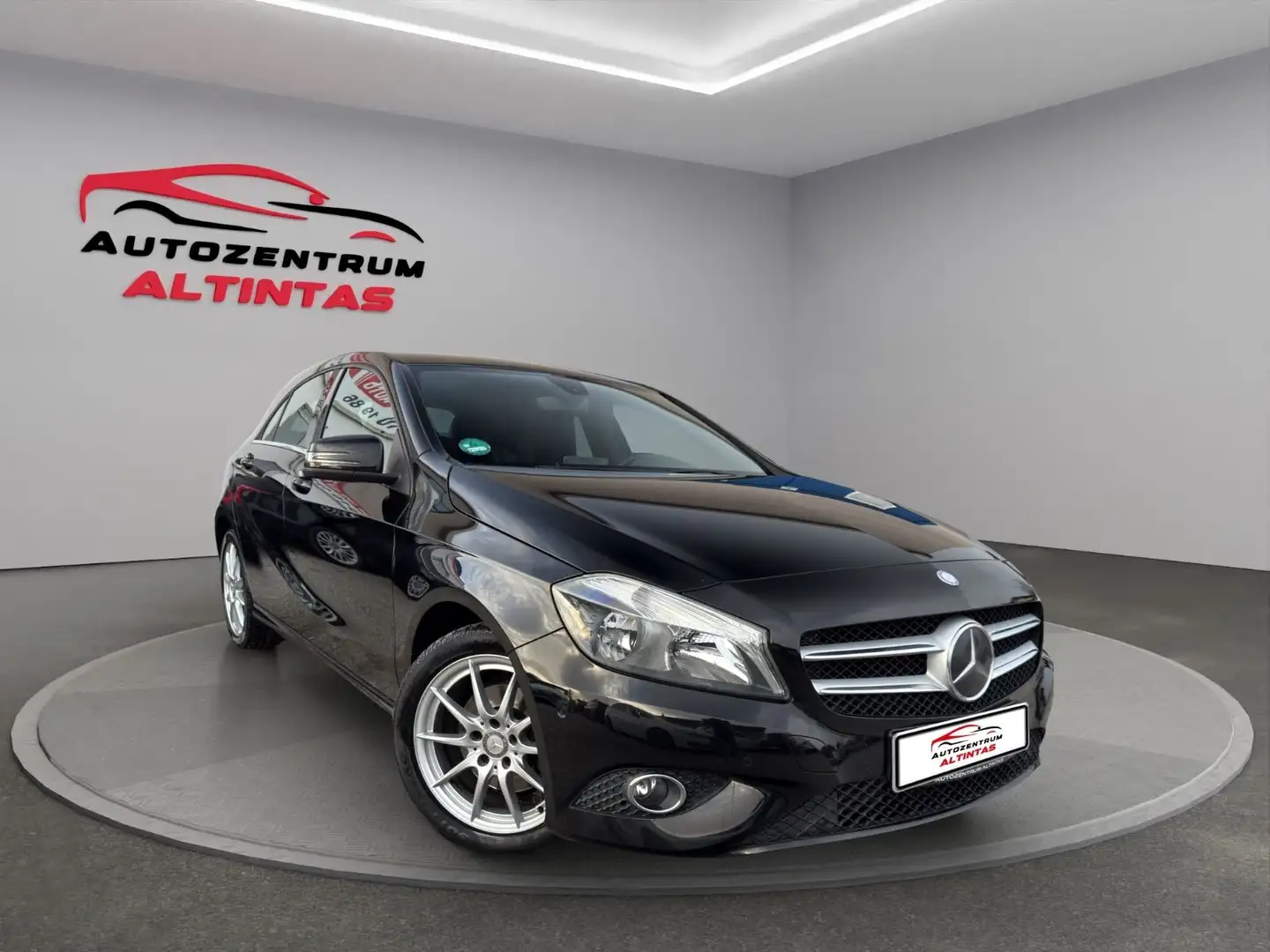 Mercedes-Benz A 180 A180 BlueEfficiency*NAVI*113.000KM*PDC*SHZ*MFL* Zwart - 2