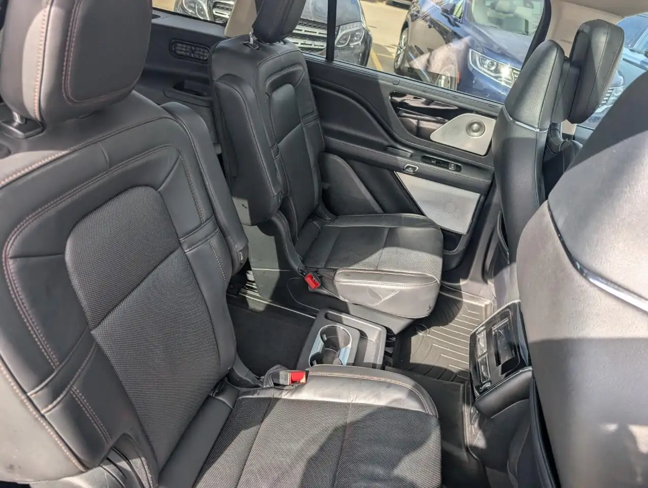 Lincoln Aviator снимка Lincoln Aviator