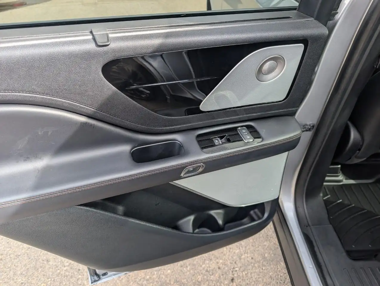 Lincoln Aviator снимка Lincoln Aviator