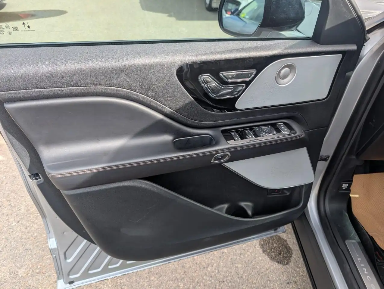 Lincoln Aviator снимка Lincoln Aviator