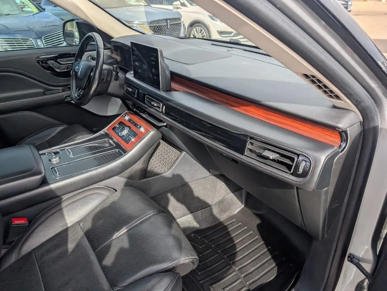 Lincoln Aviator снимка Lincoln Aviator