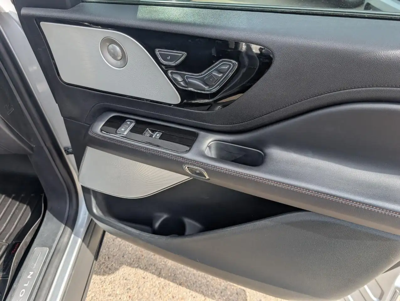Lincoln Aviator снимка Lincoln Aviator