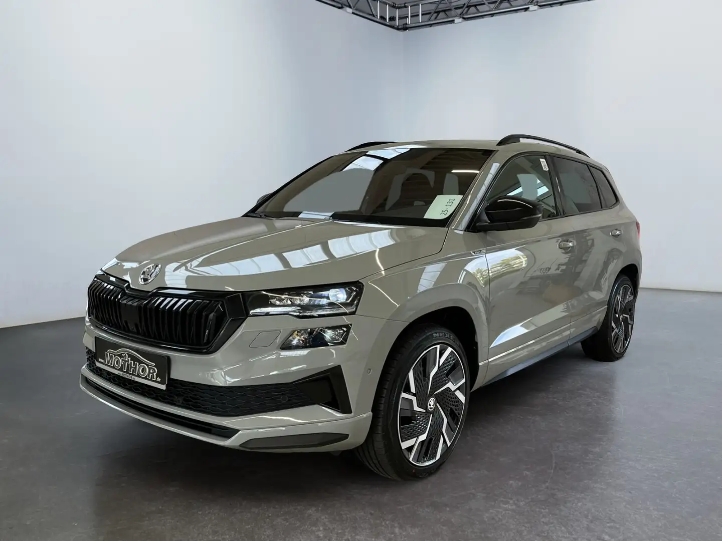 Skoda Karoq Sportline 2.0 TDI 4x4 DSG 360-Grad Kamera Grau - 2