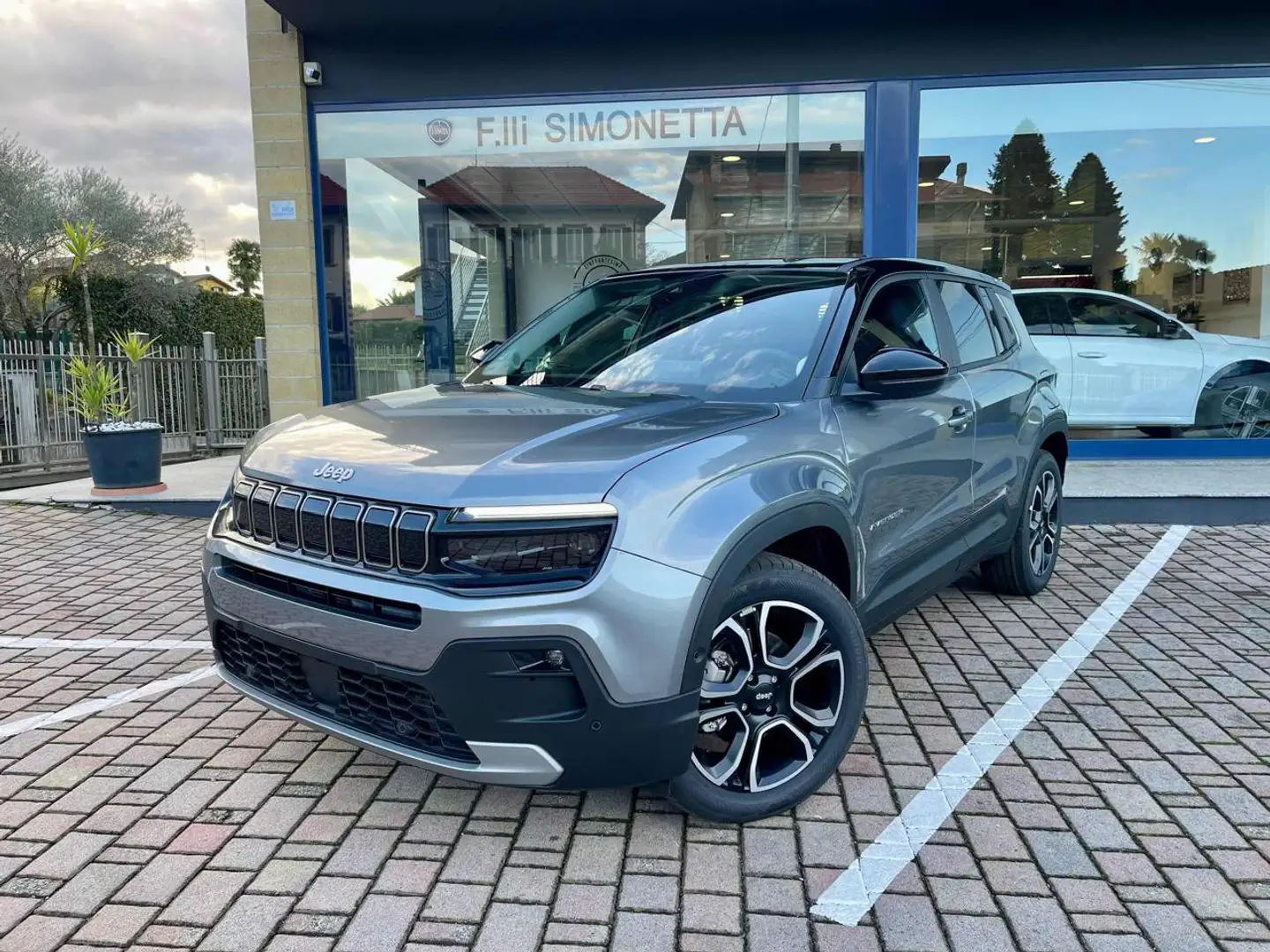 Jeep Avenger 1.2 Turbo 110 CV MHEV Summit - KM0 Gris - 1