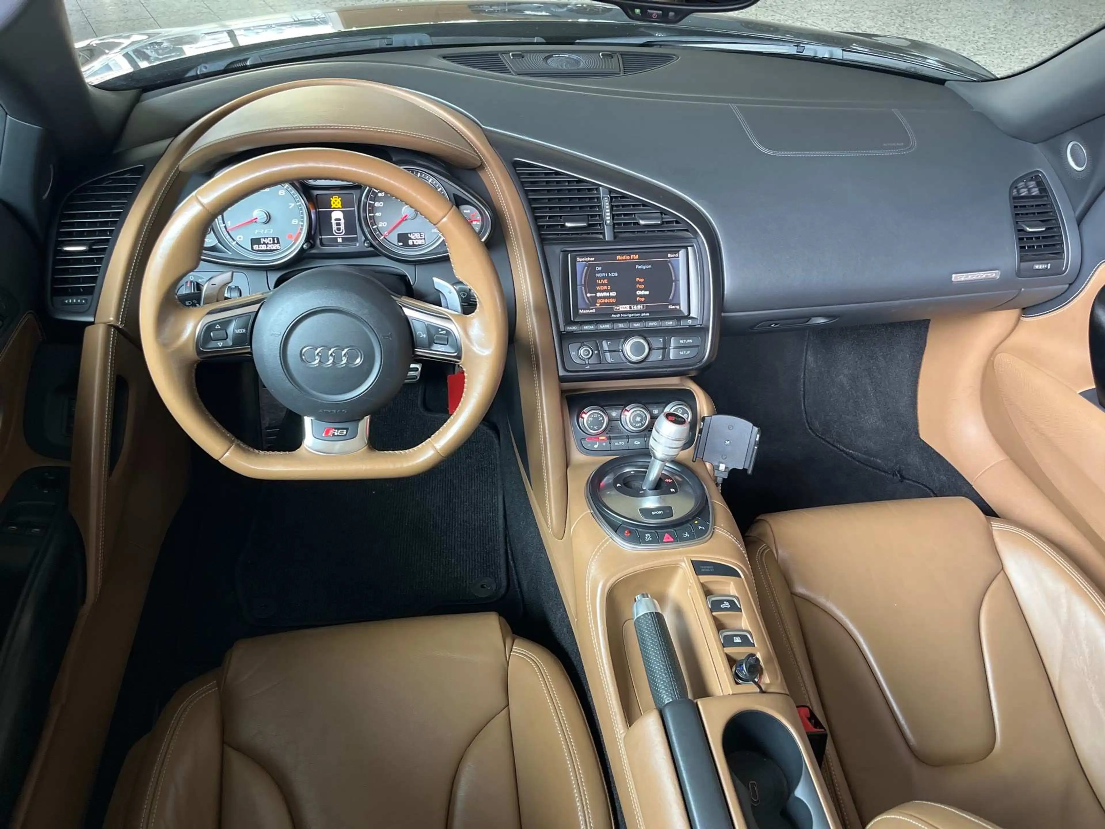 Audi R8 4.2 FSI quattro — photo 9