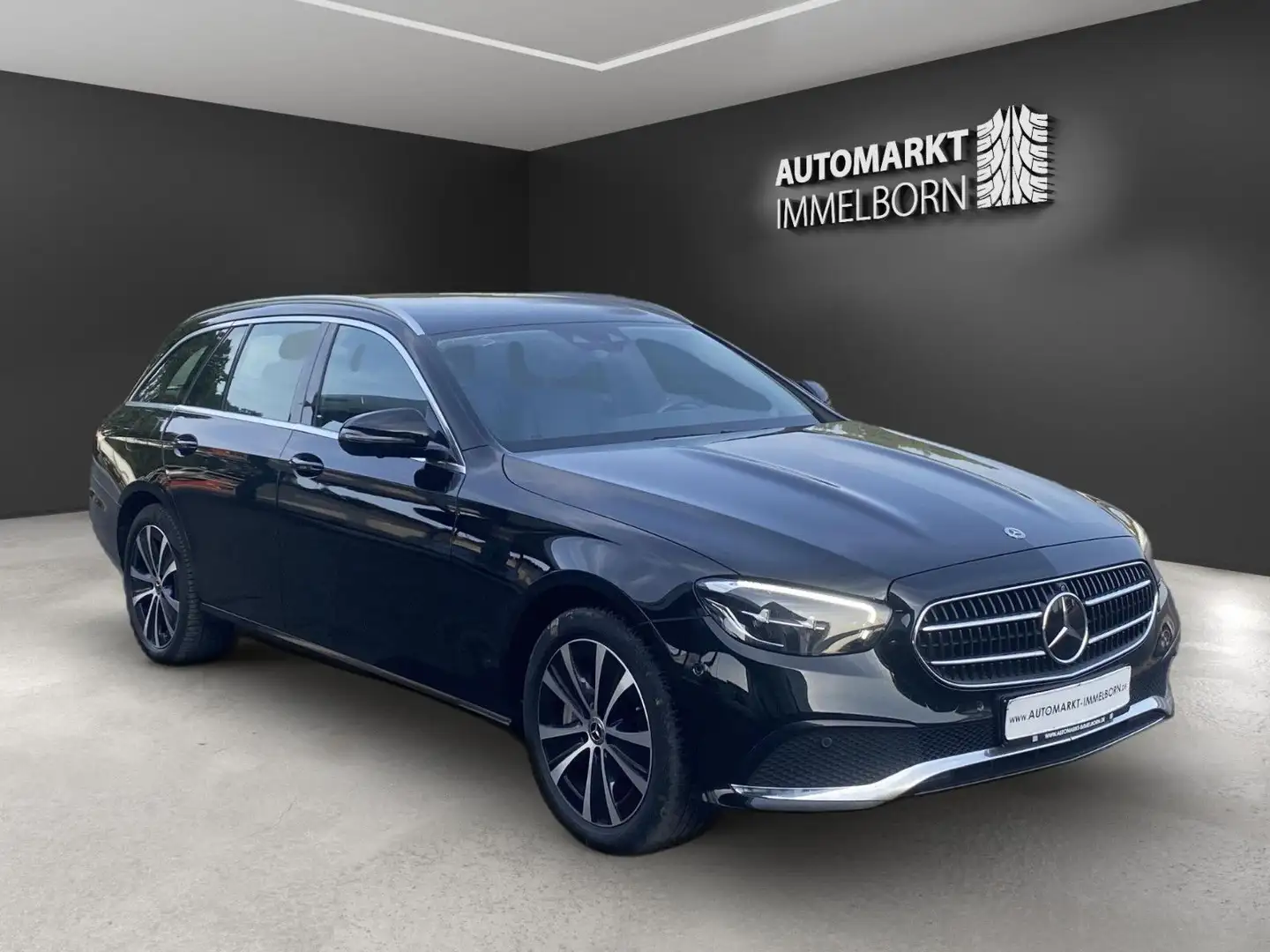 Mercedes-Benz E 300 de Night*VollLeder*360*Distro*AHK*DAB*18*L Schwarz - 1