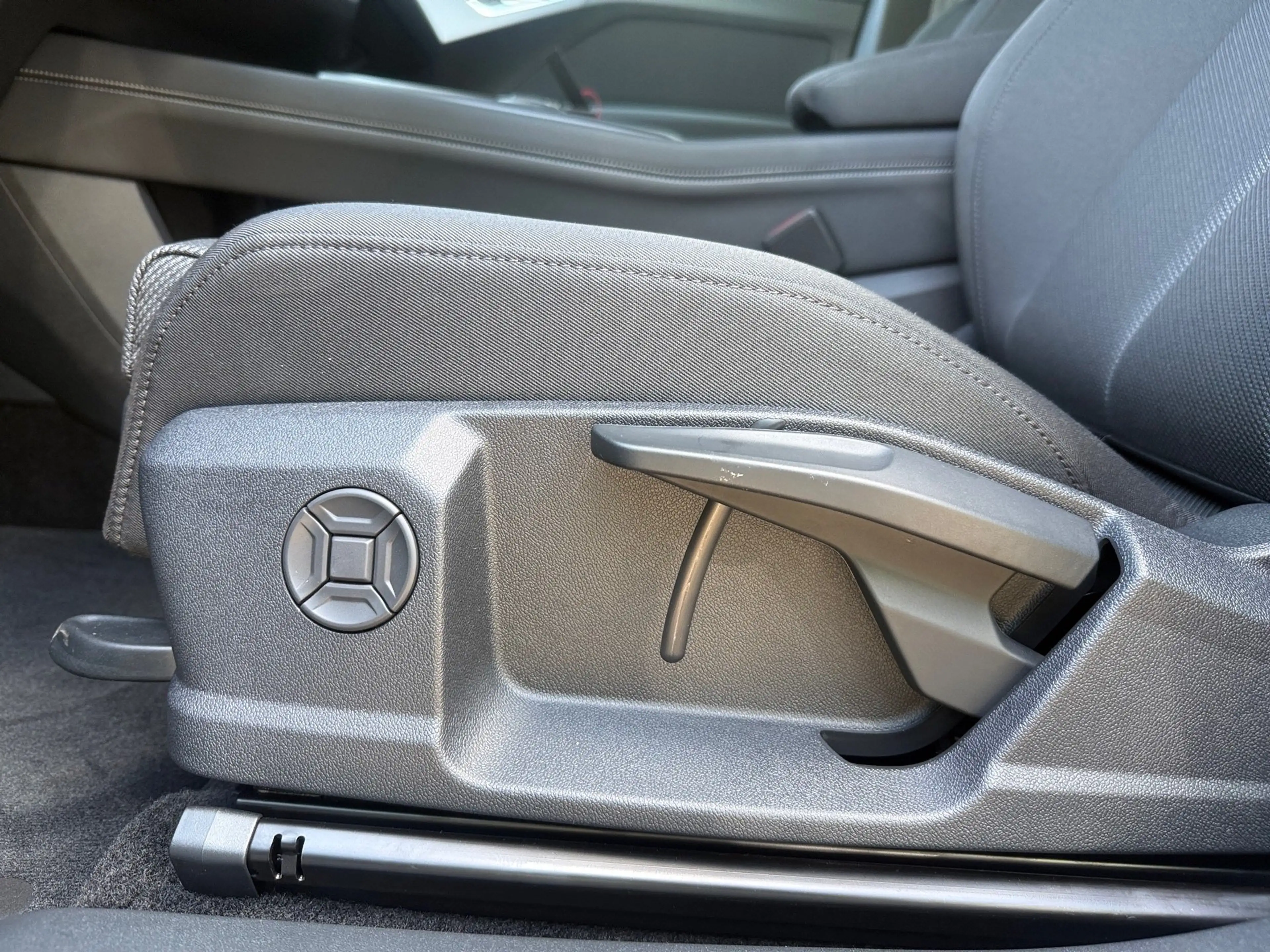 Audi Q4 e-tron Q4 SUV e-tron performance AHK Navi LED Kamera Wärm — photo 10