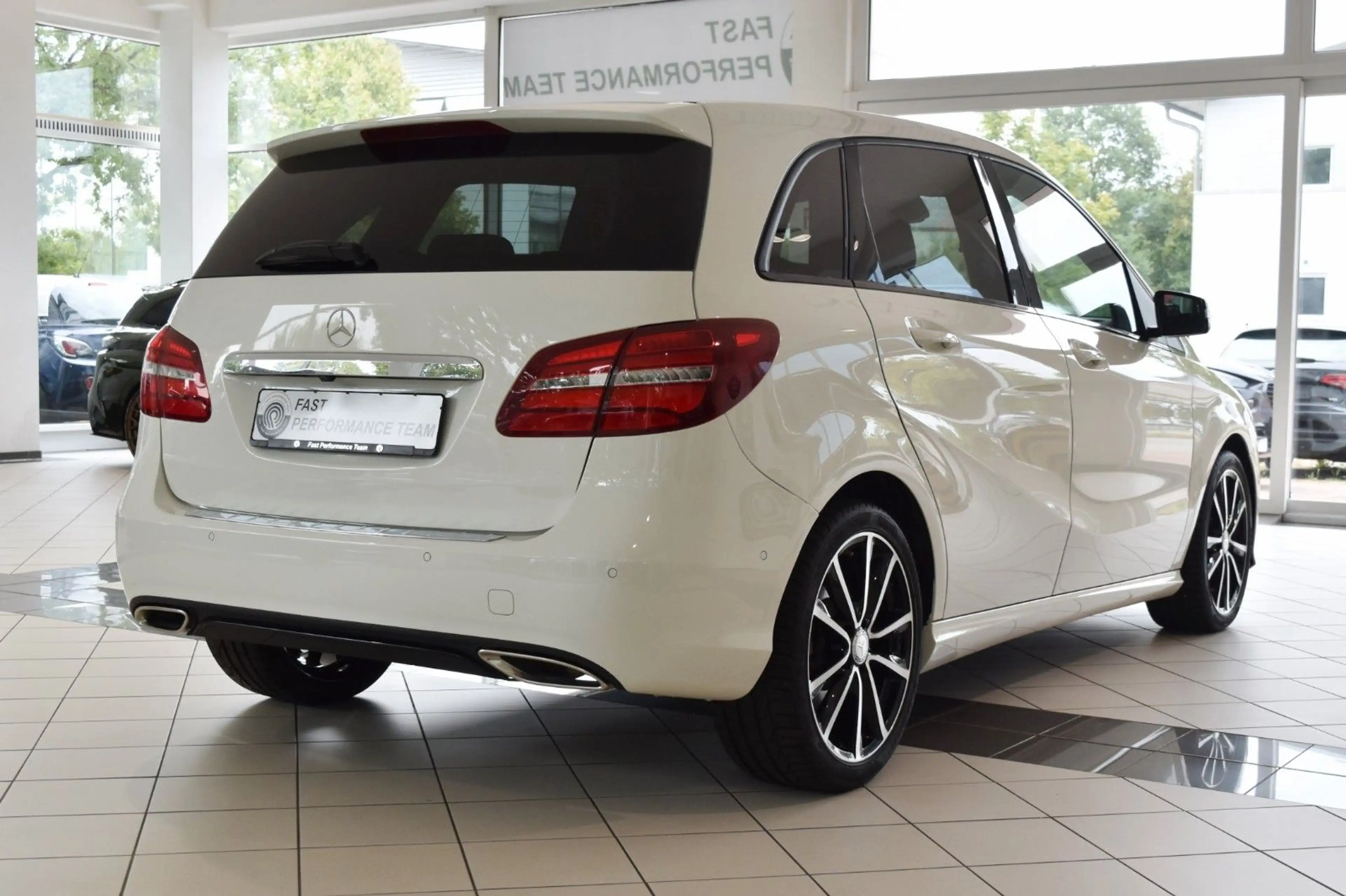 Mercedes-Benz B 220 4Matic~Navi~Automatik~Night~Klima~18 Zoll — photo 4
