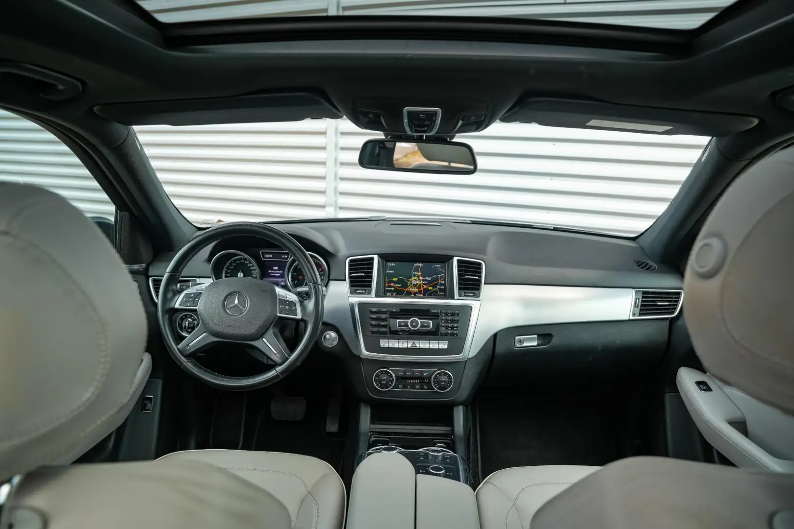 Mercedes-Benz ML 500 M-klasse AMG Panoramadak Adapt. Cruise Camera Leer Gris - 2