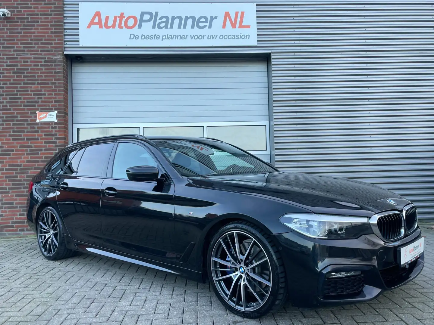 BMW 530 5-serie Touring 530i M Sport! Camera! Navi! Sfeerv Noir - 1