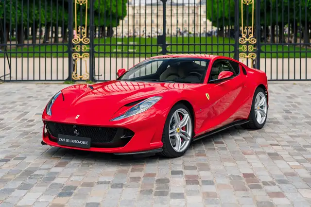 Ferrari 812 812 Superfast - Tortora leather, carbon, 7 000 kms
