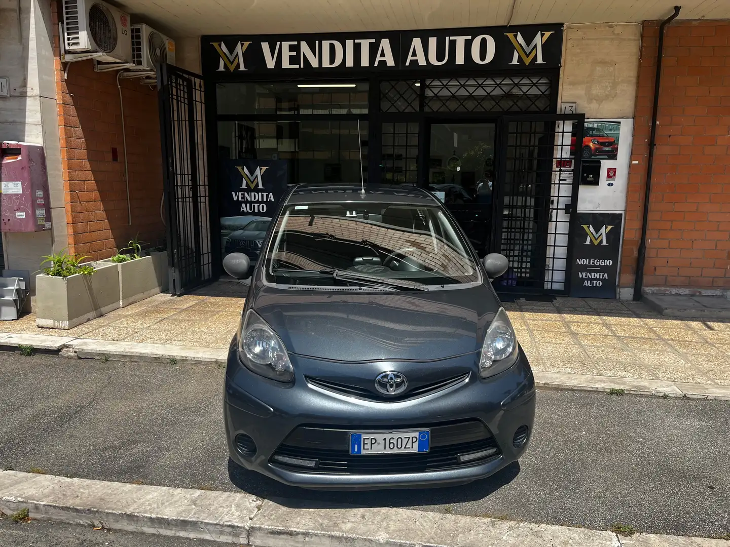 Toyota Aygo Lounge connect- Imm.31/12/2012 Grijs - 1