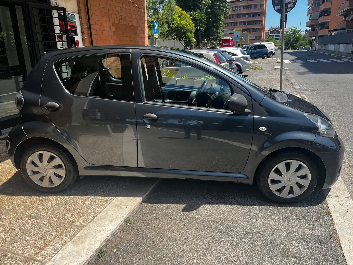 Toyota Aygo Lounge connect- Imm.31/12/2012 Grijs - 2