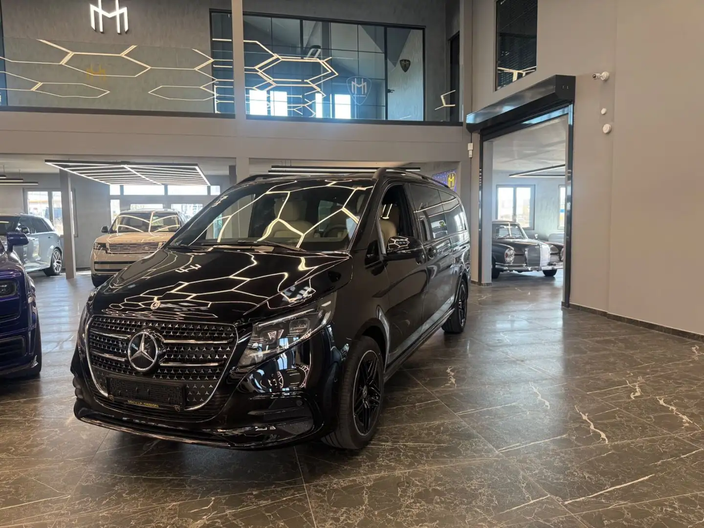 Mercedes-Benz V 300 Luxusseats FACELIFT 2025 AVANTGARDE Schwarz - 2