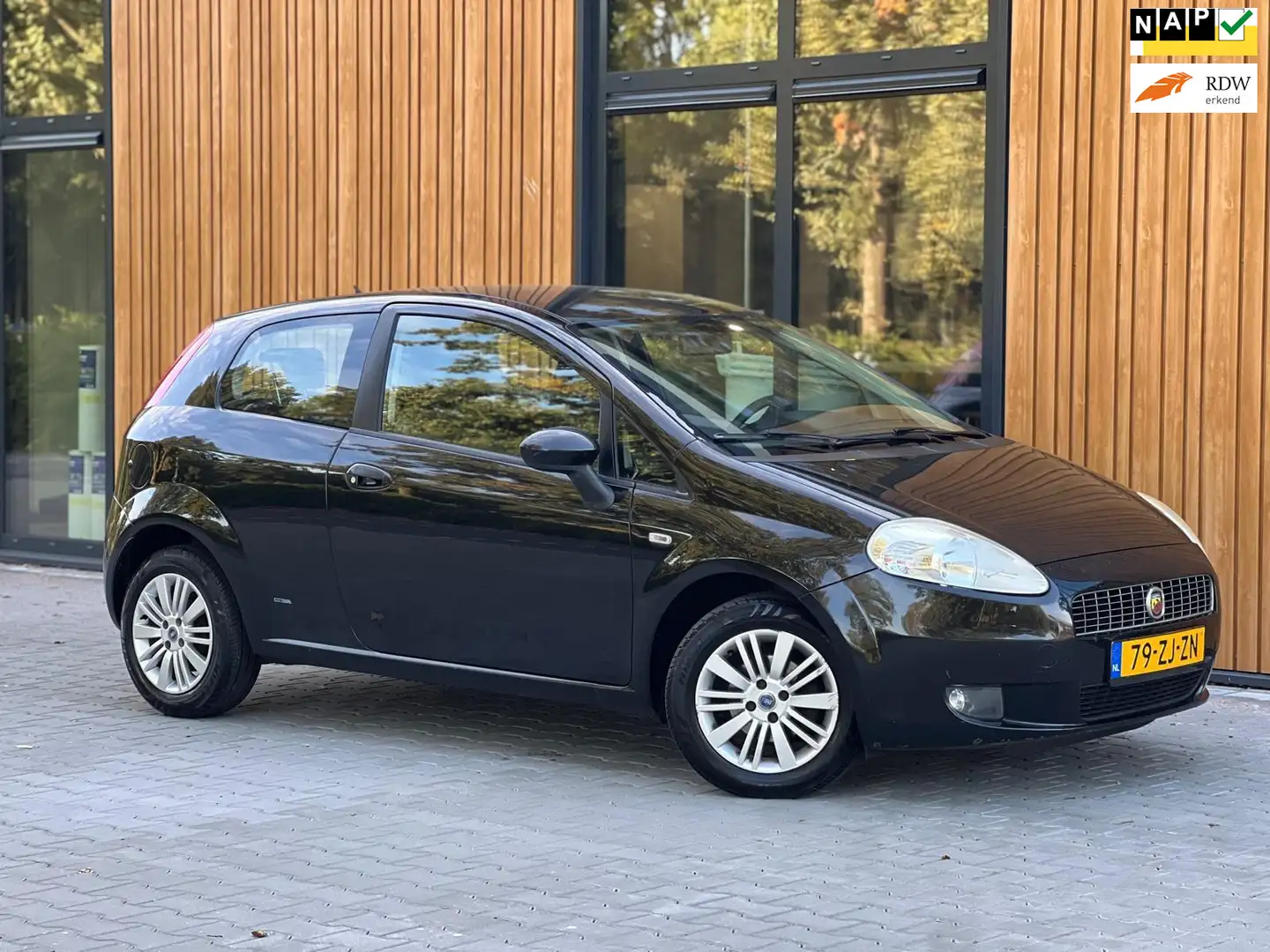 Fiat Grande Punto 1.4 DYNAMIC + BJ08 + AIRCO + LMV Schwarz - 1