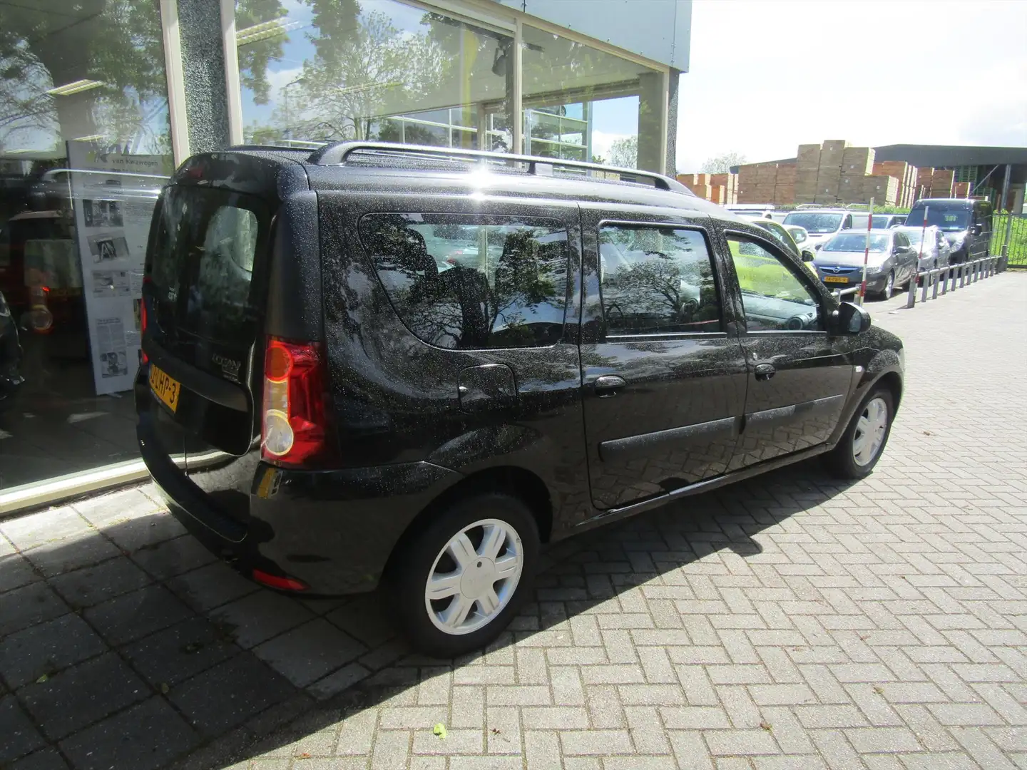 Dacia Logan 1.6 STATION Zwart - 2
