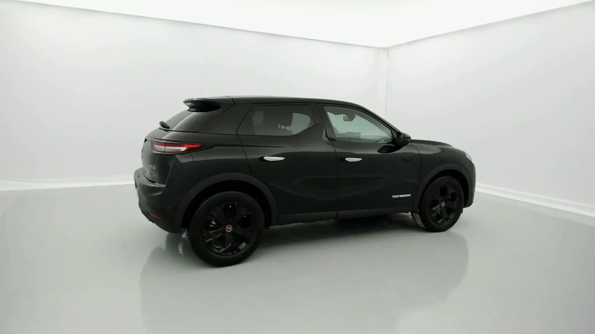 DS Automobiles DS 3 crossback 1.5 BLUEHDI 130 EAT performance line Noir - 2
