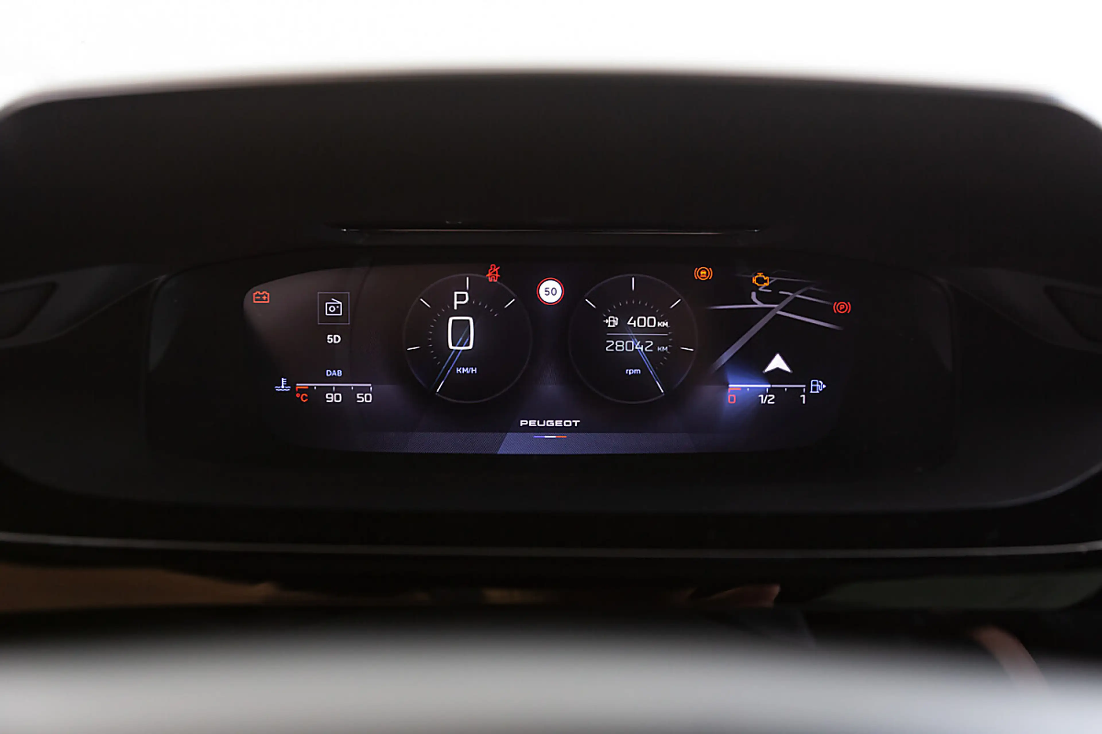 Peugeot 308 SW BlueHDi 130 EAT8 GT — photo 11