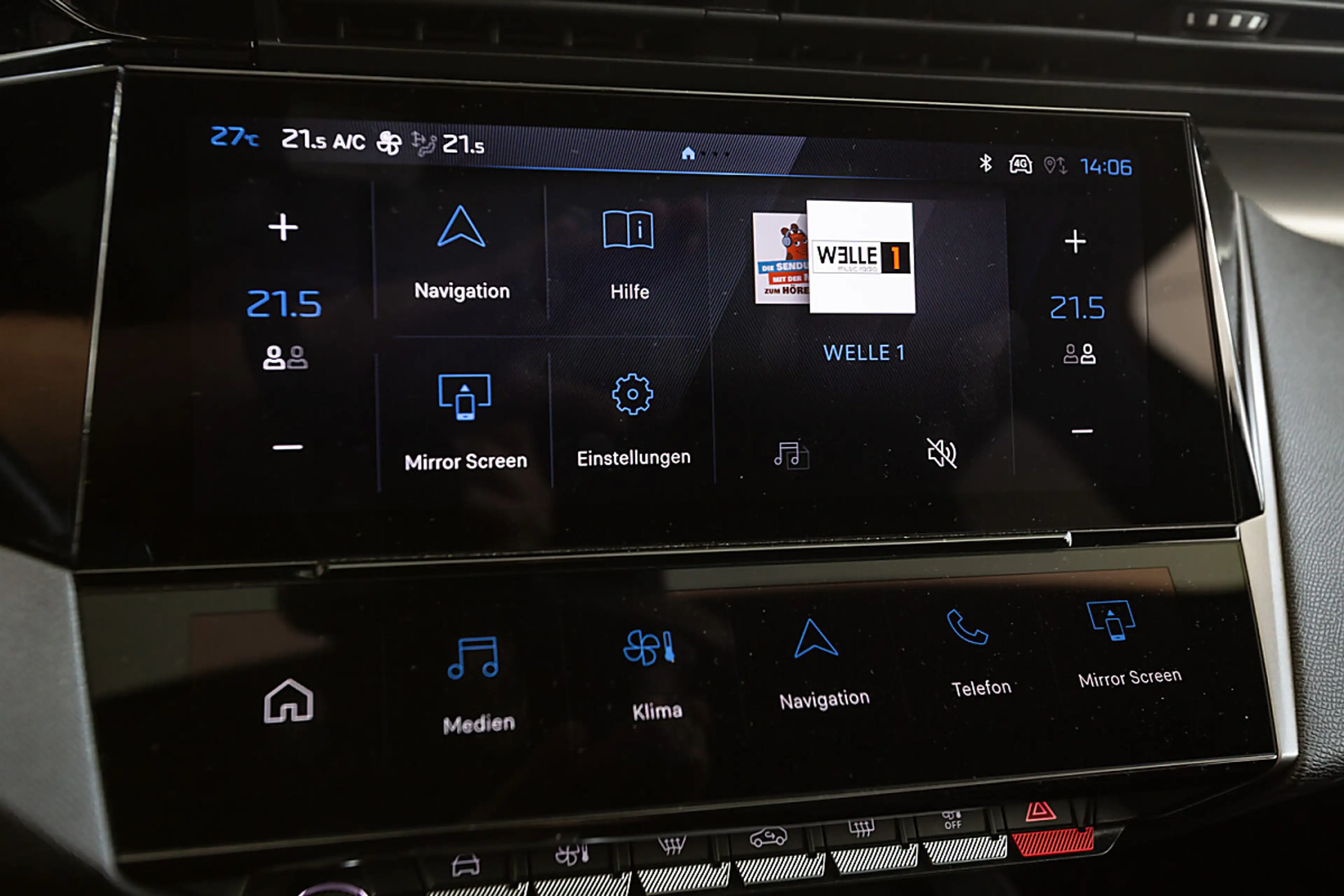 Peugeot 308 SW BlueHDi 130 EAT8 GT — photo 12