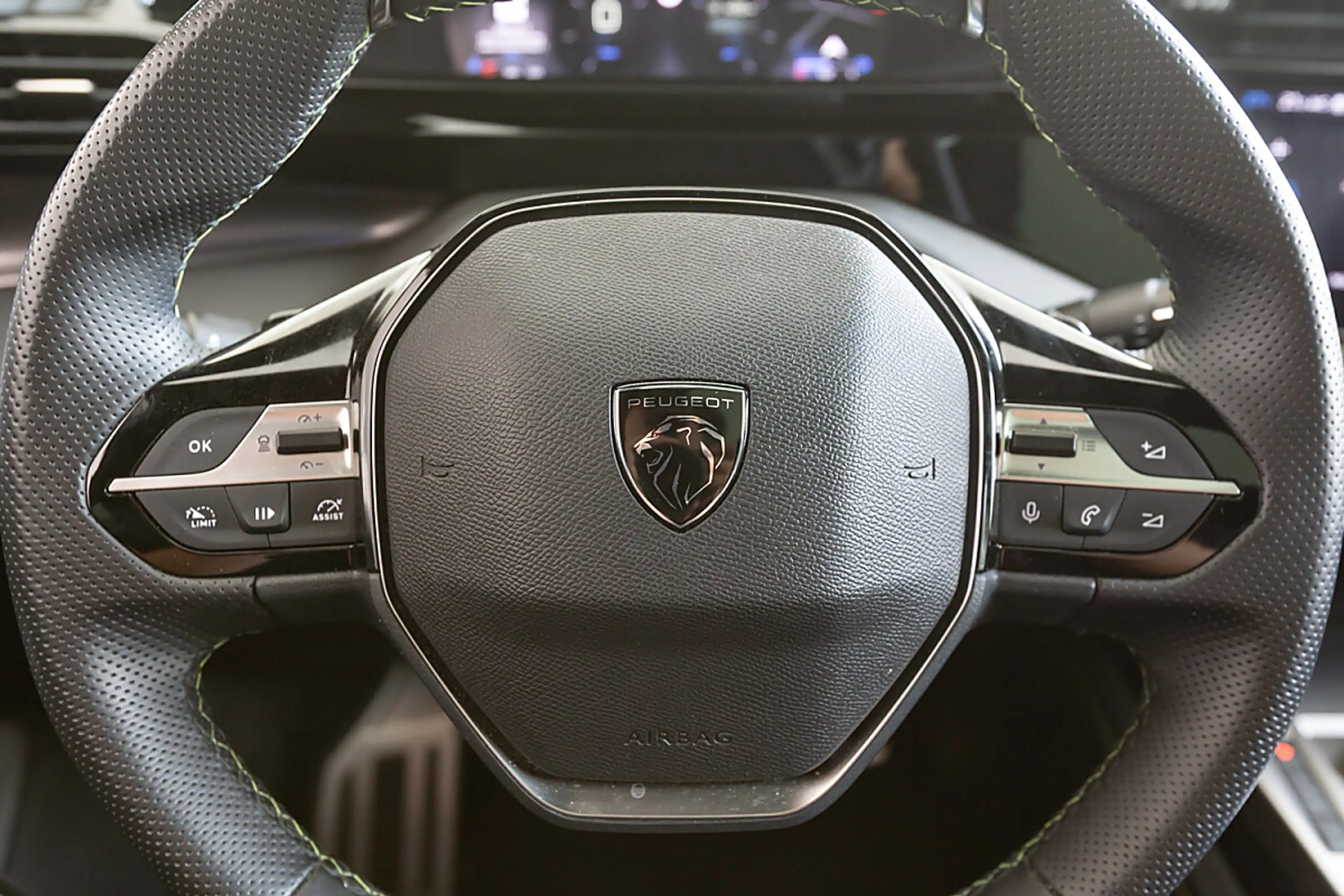 Peugeot 308 SW BlueHDi 130 EAT8 GT — photo 13