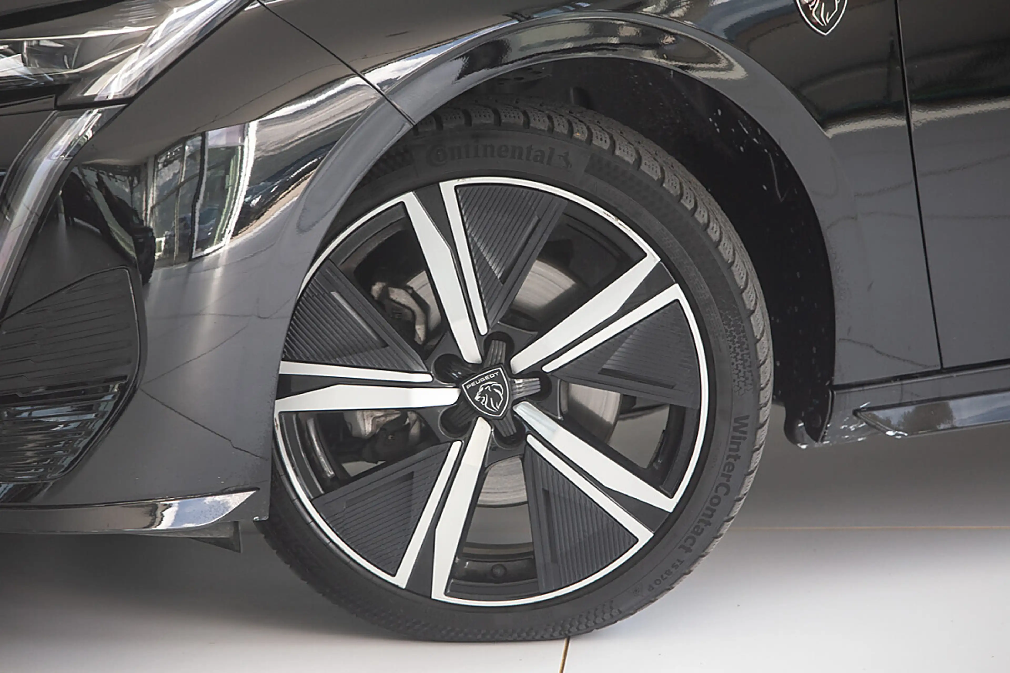 Peugeot 308 SW BlueHDi 130 EAT8 GT — photo 2