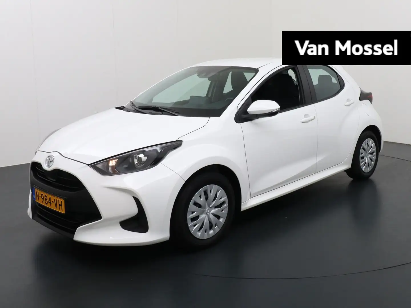 Toyota Yaris 1.0 VVT-i Active | Parkeer camera | Navigatie Wit - 1