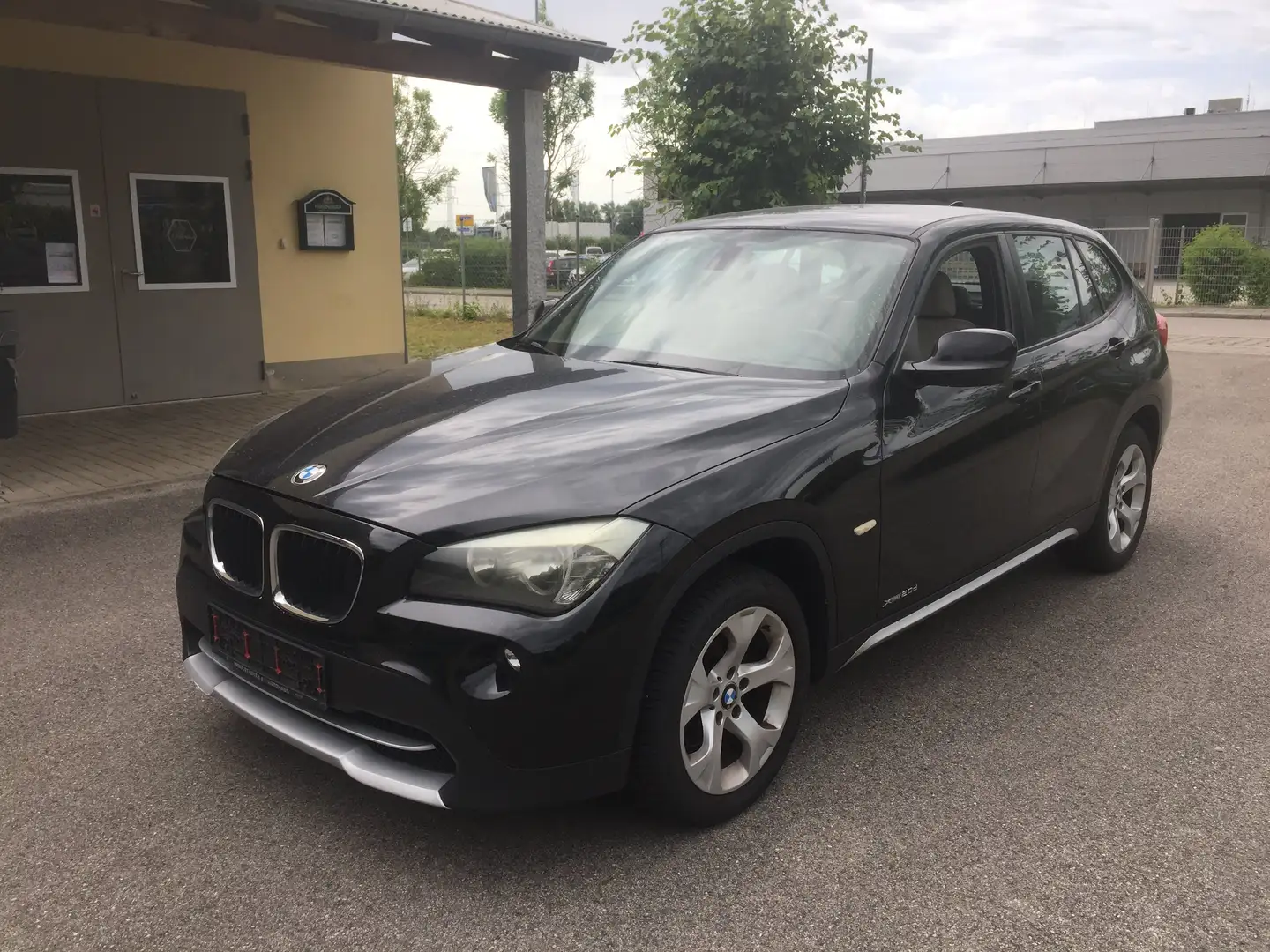 BMW X1 xDrive20d M M PACKET Schwarz - 1