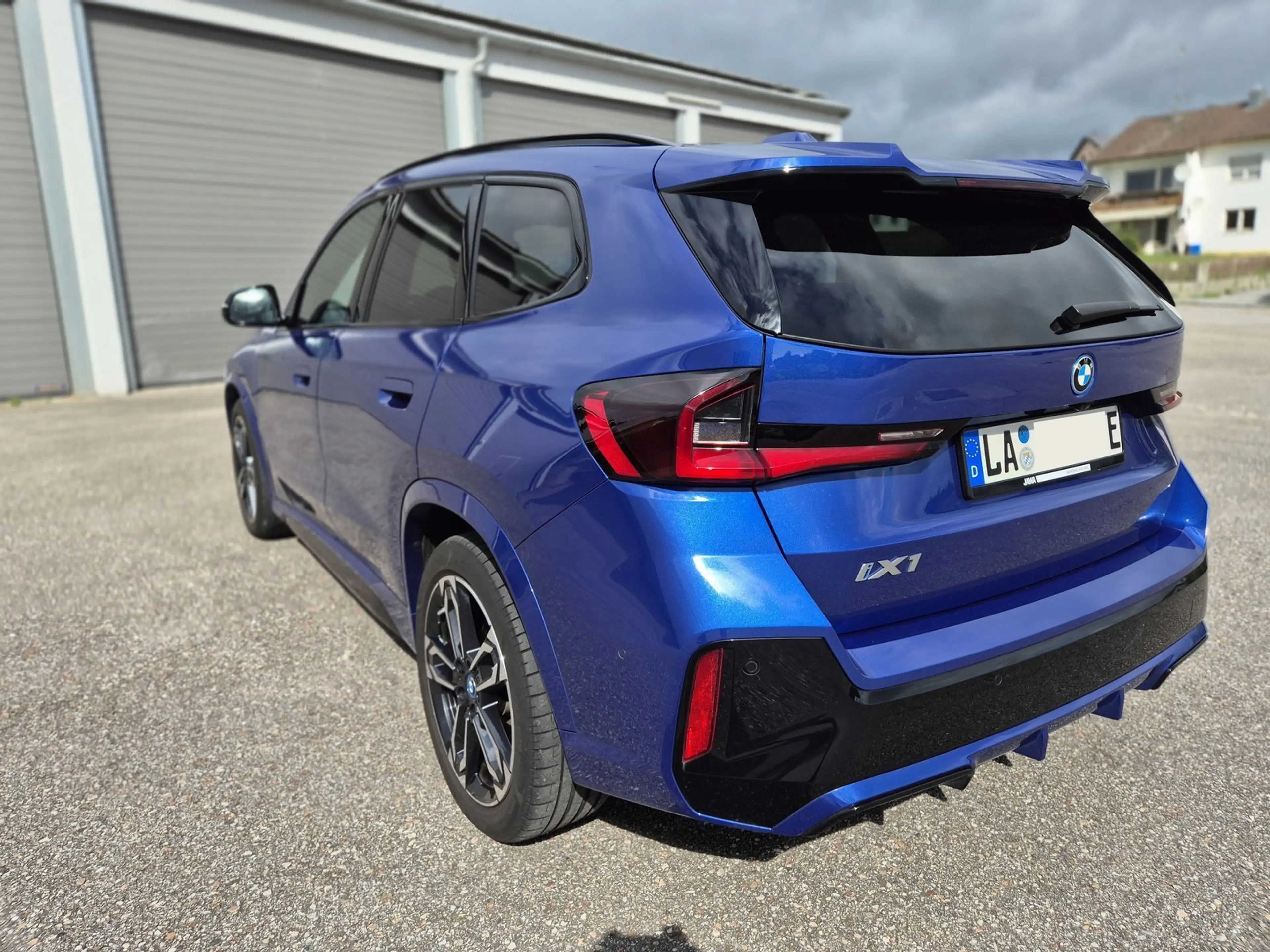 BMW iX1 xDrive 30 M-Sport Wide Inno AHK Pano S-Dach — photo 2