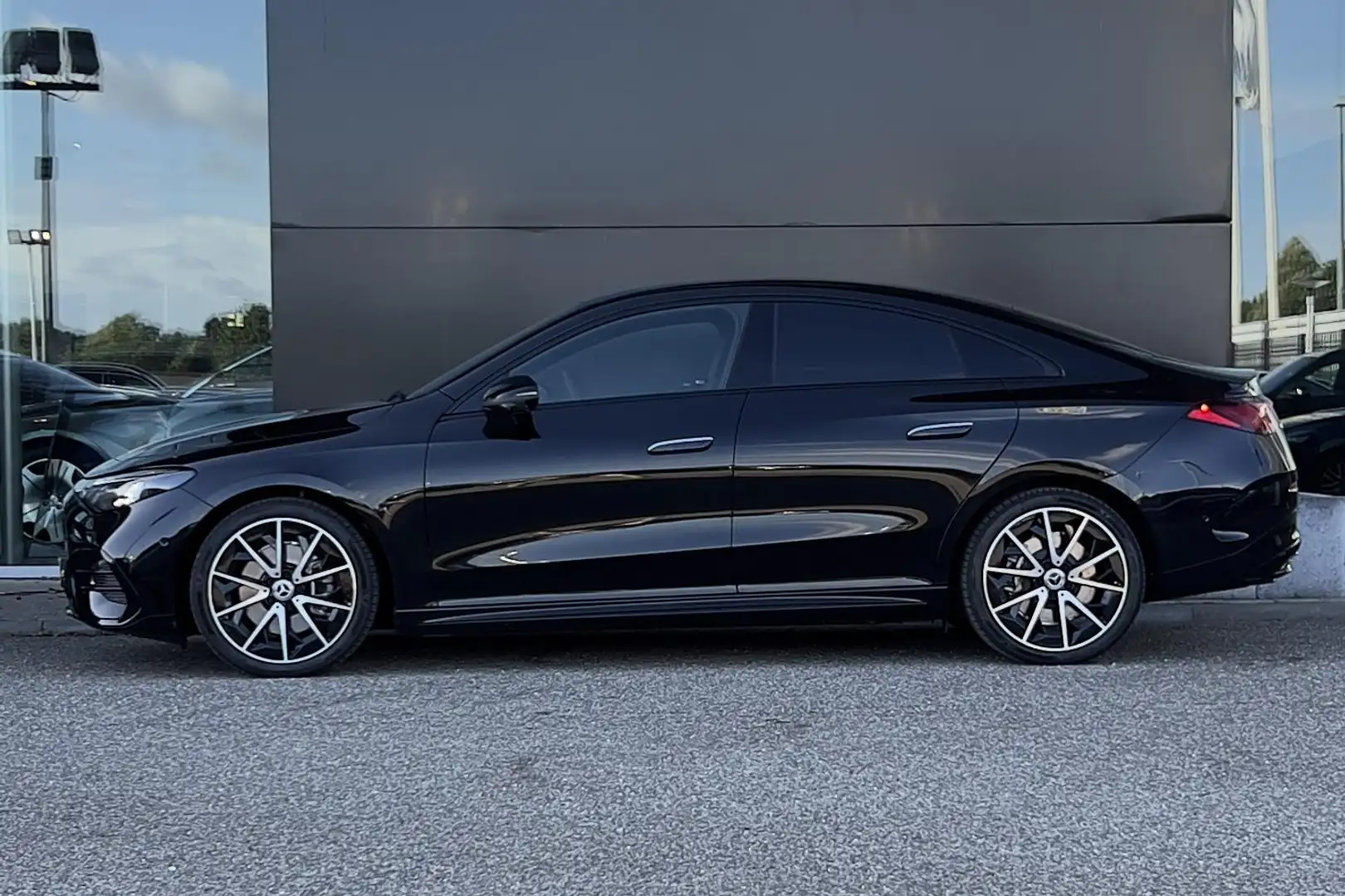 Mercedes-Benz CLA 250 CLA 250+ Coupé Launch Edition Zwart - 2