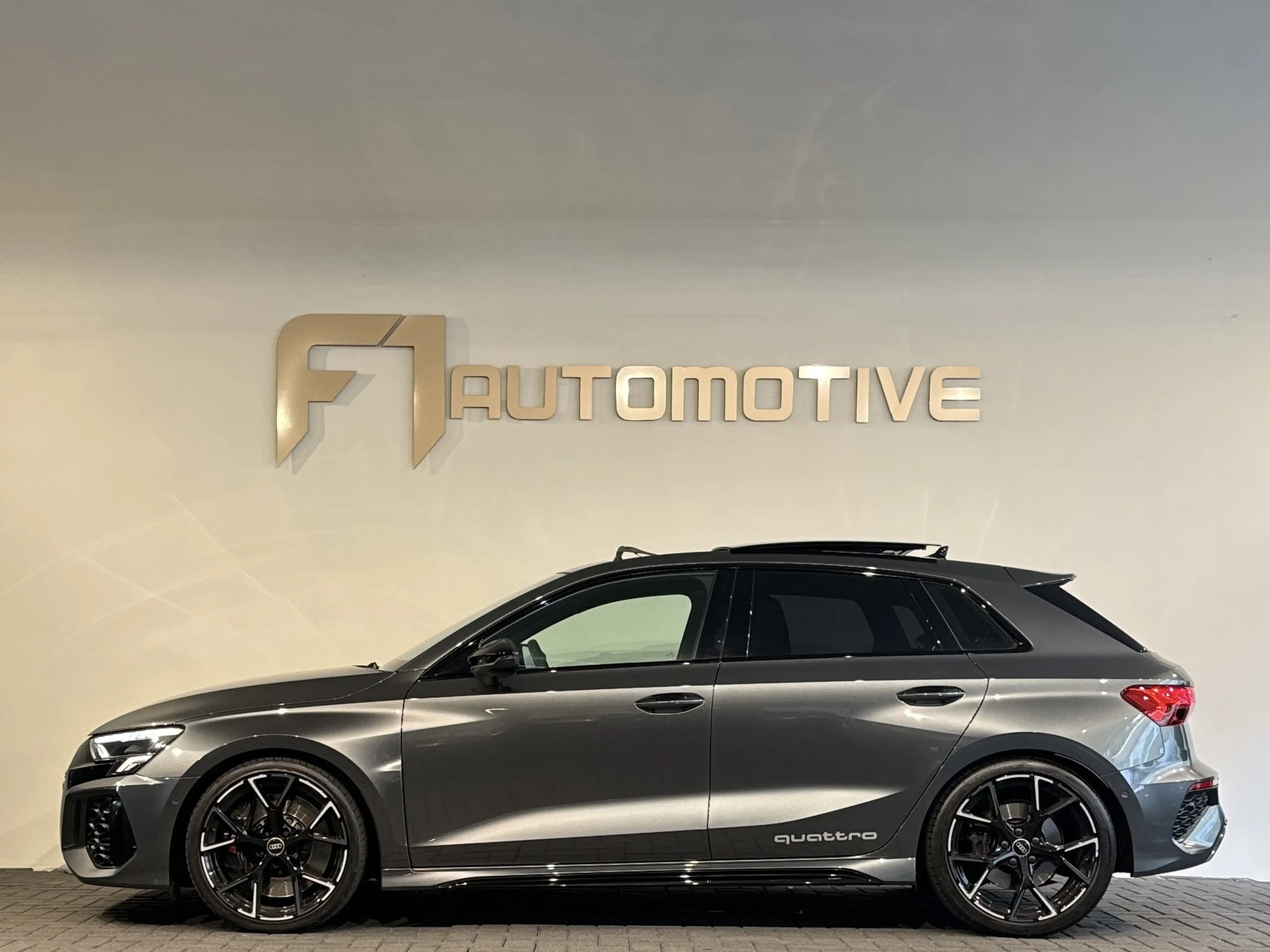 Audi RS3 Sportback 2.5 TFSI quattro Pano|RS Seats|Keyless — photo 7