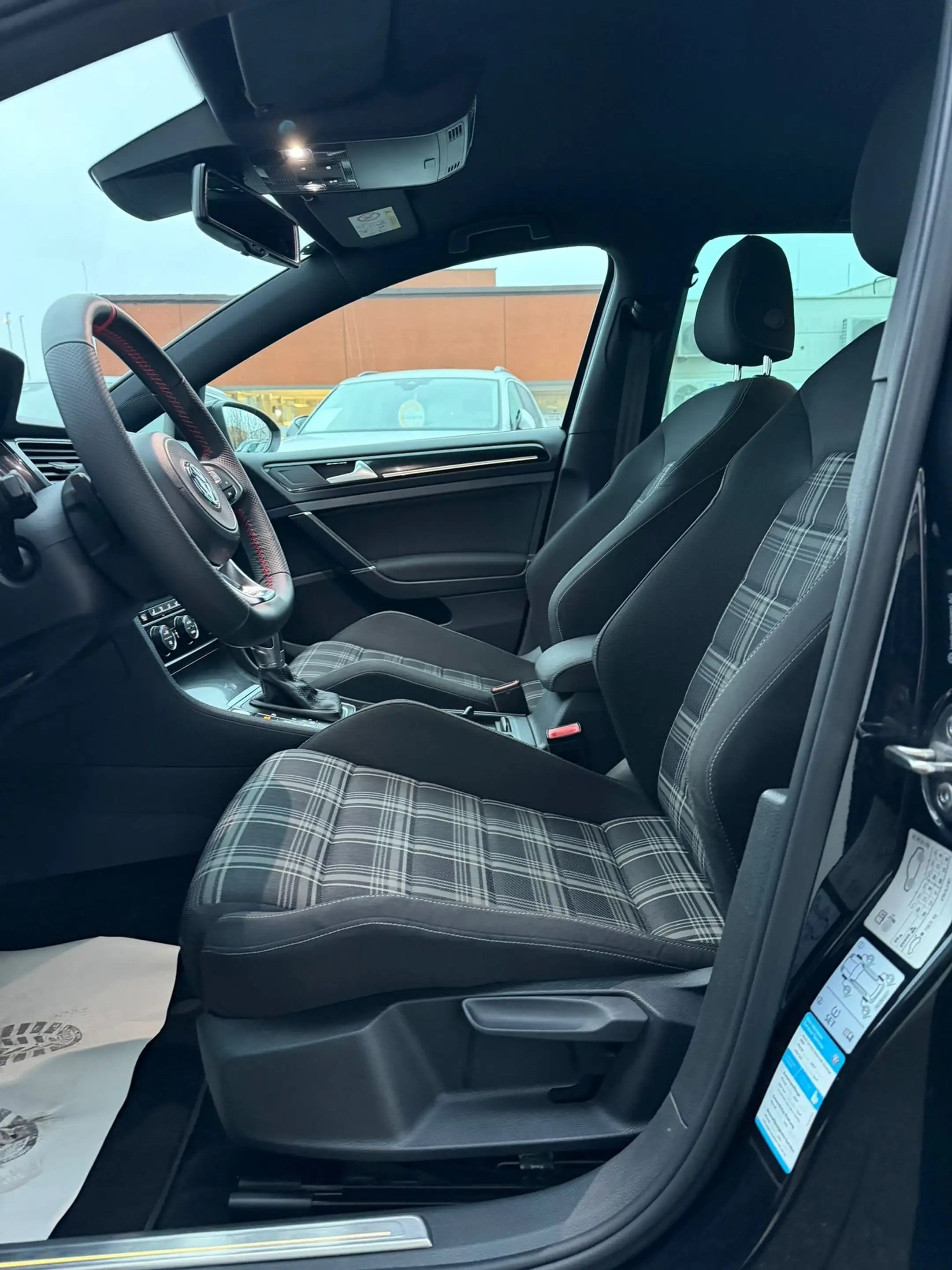 Volkswagen Golf GTD GTD DSG 2.0 TDI — photo 12