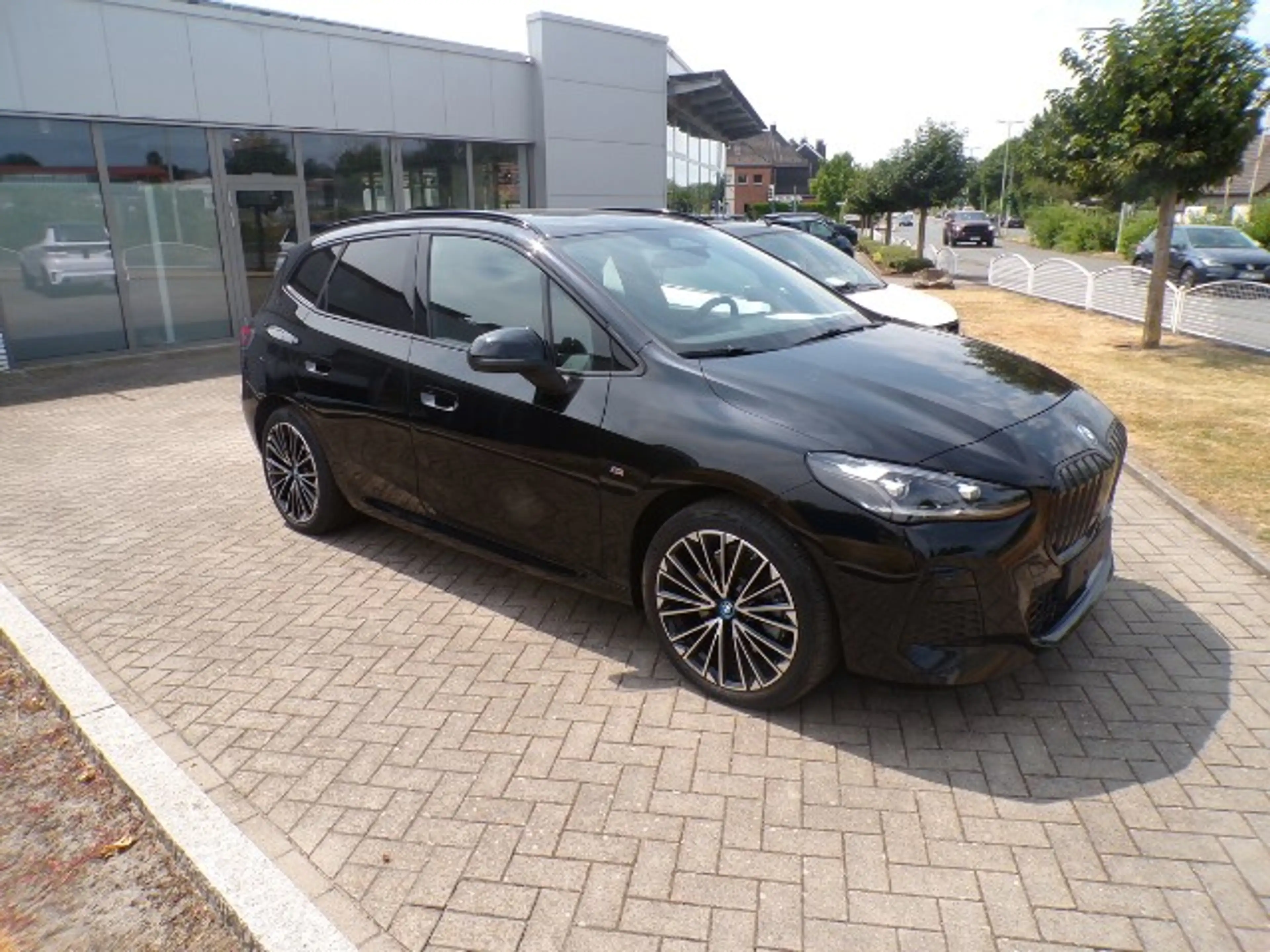 BMW 230 e Active Tourer, X-Drive M-Sport — photo 3