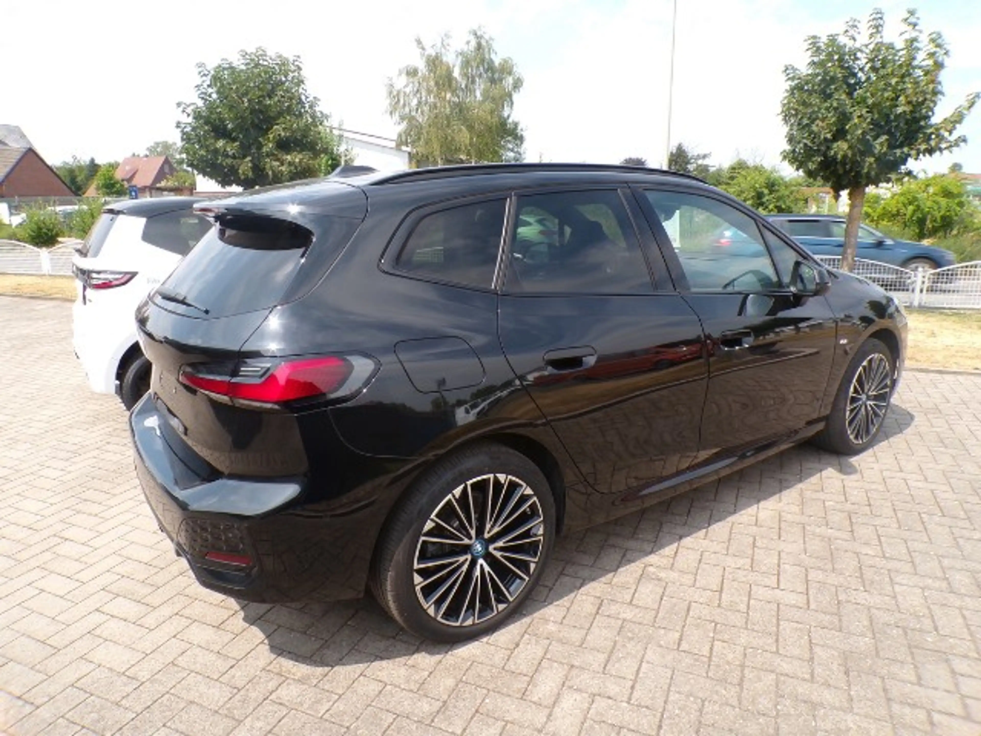 BMW 230 e Active Tourer, X-Drive M-Sport — photo 4