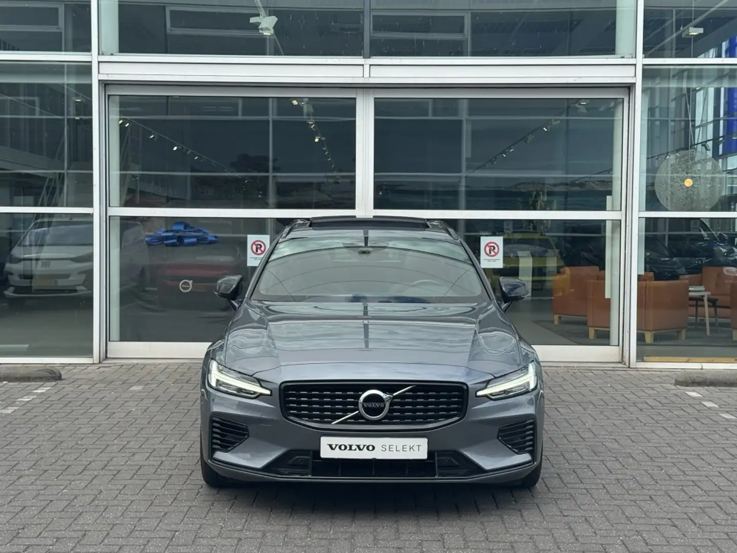 Volvo V60 T6 340PK Recharge R-Design| Panodak| Adap.Cruise| Grau - 2
