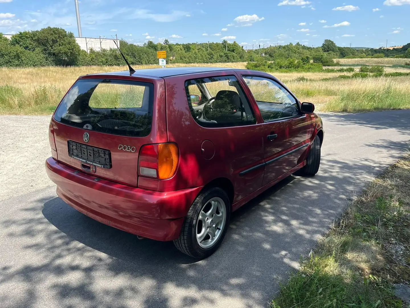 Volkswagen Polo 60 Servo Sportline TÜV 06/26 Rojo - 2