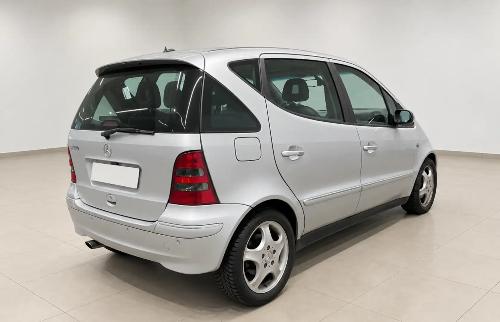 Mercedes-Benz A 190 Elegance Aut. Plateado - 2