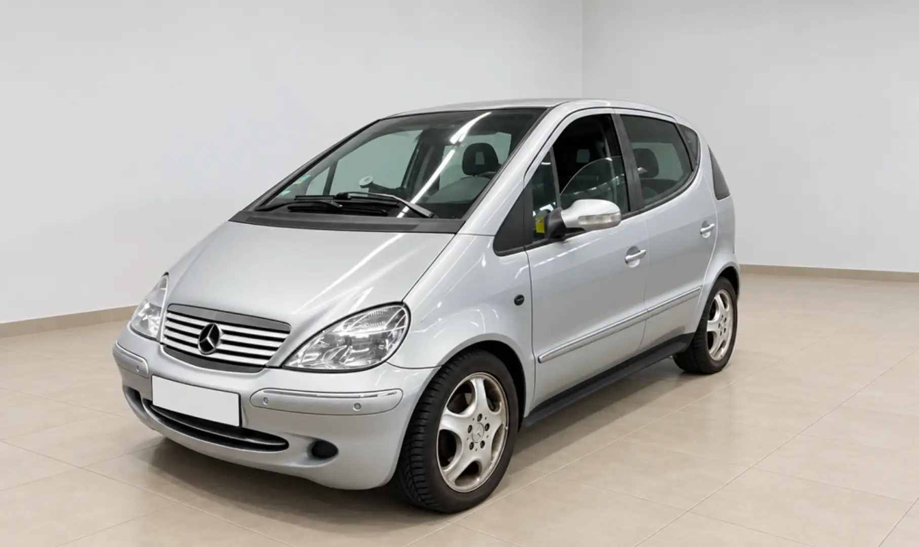 Mercedes-Benz A 190 Elegance Aut. Plateado - 1