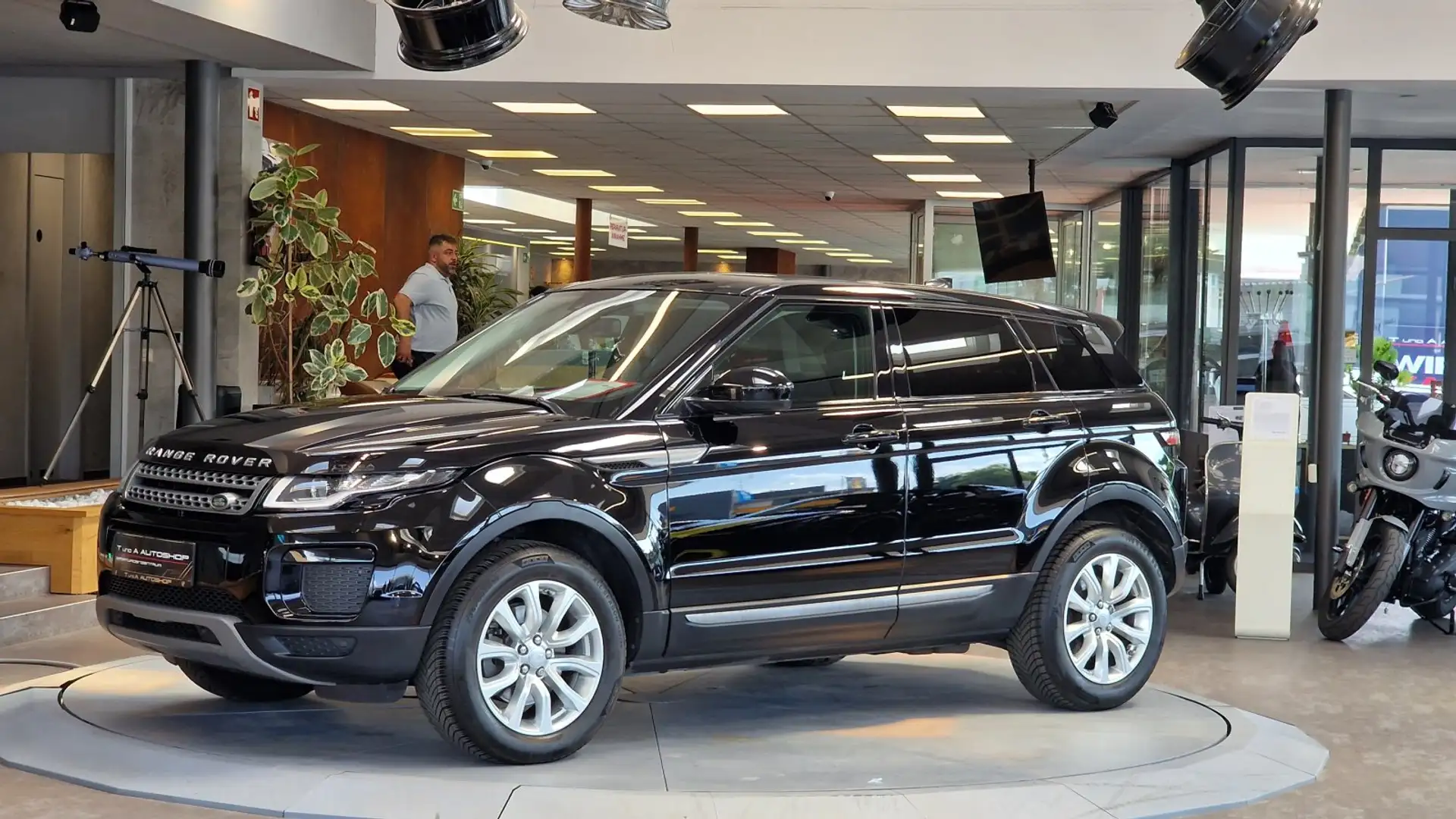 Land Rover Range Rover Evoque 2.0 TD4 Aut. *Lenkradheizung*Navi*Kamera* Schwarz - 2