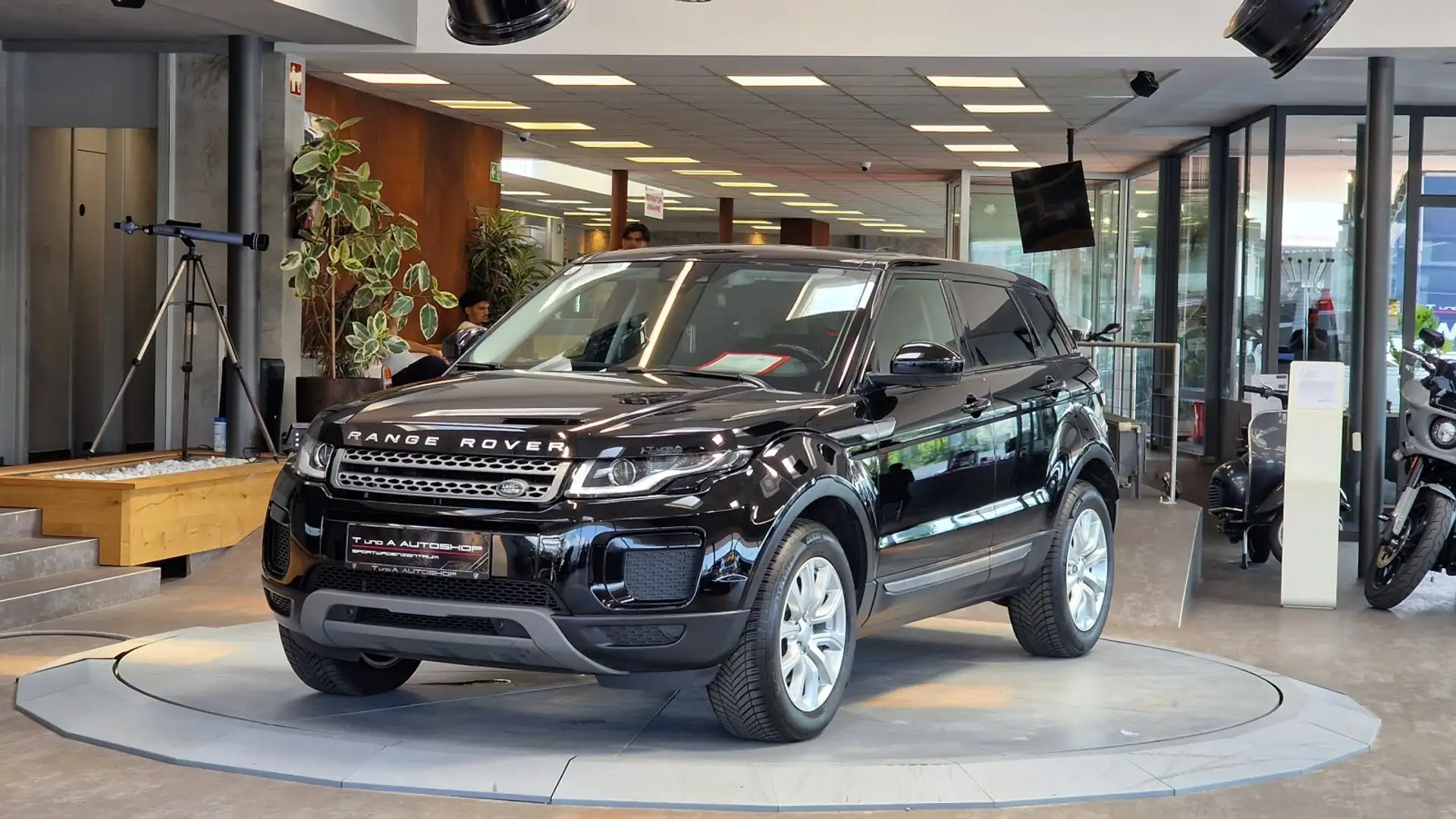 Land Rover Range Rover Evoque 2.0 TD4 Aut. *Lenkradheizung*Navi*Kamera* Schwarz - 1