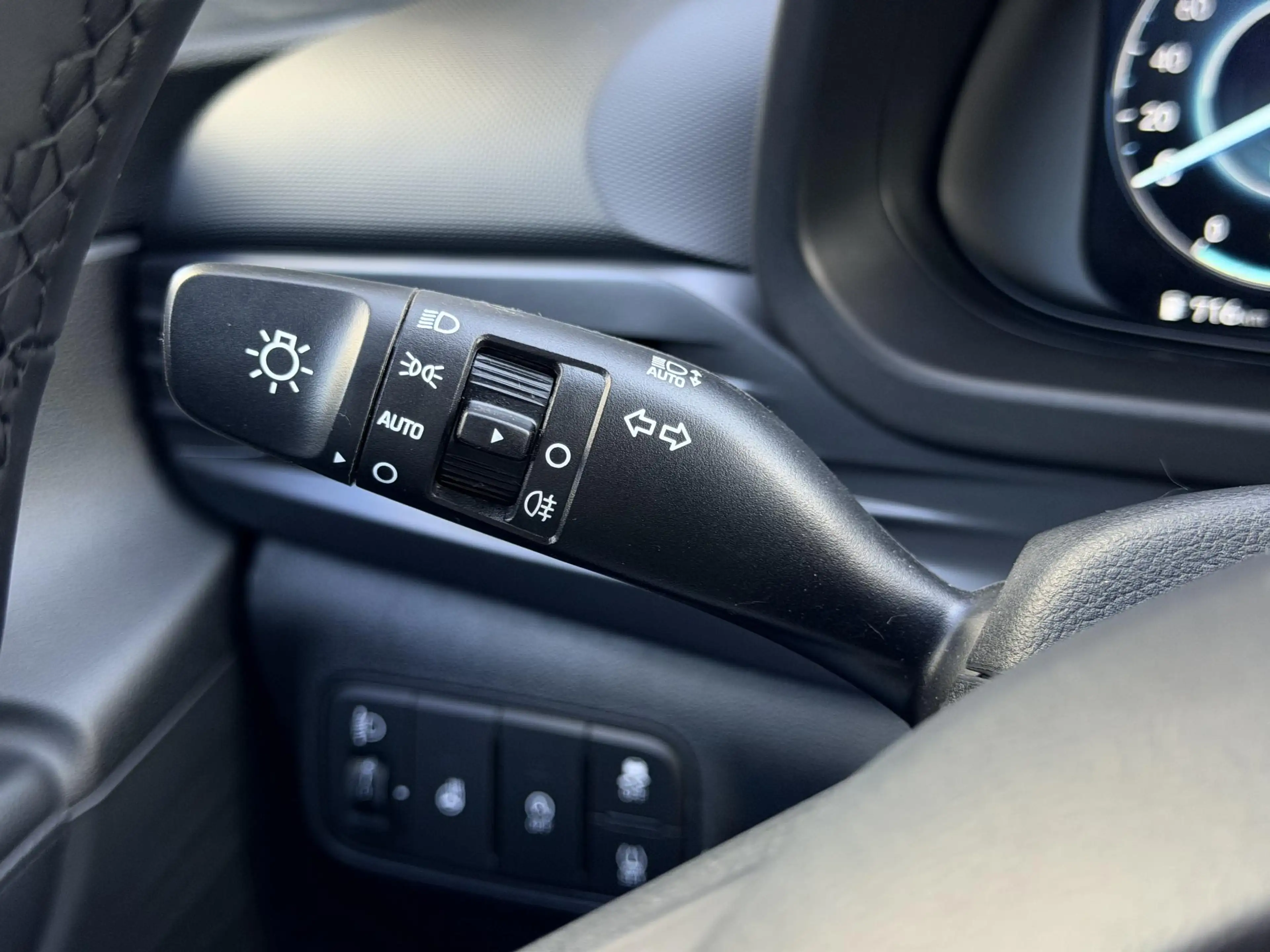 Hyundai BAYON 1.0 T-GDI Premium Automaat / Automaat / LED Verlic — photo 28