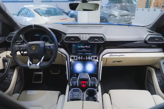Lamborghini Urus view 8