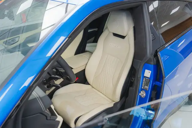 Lamborghini Urus view 6